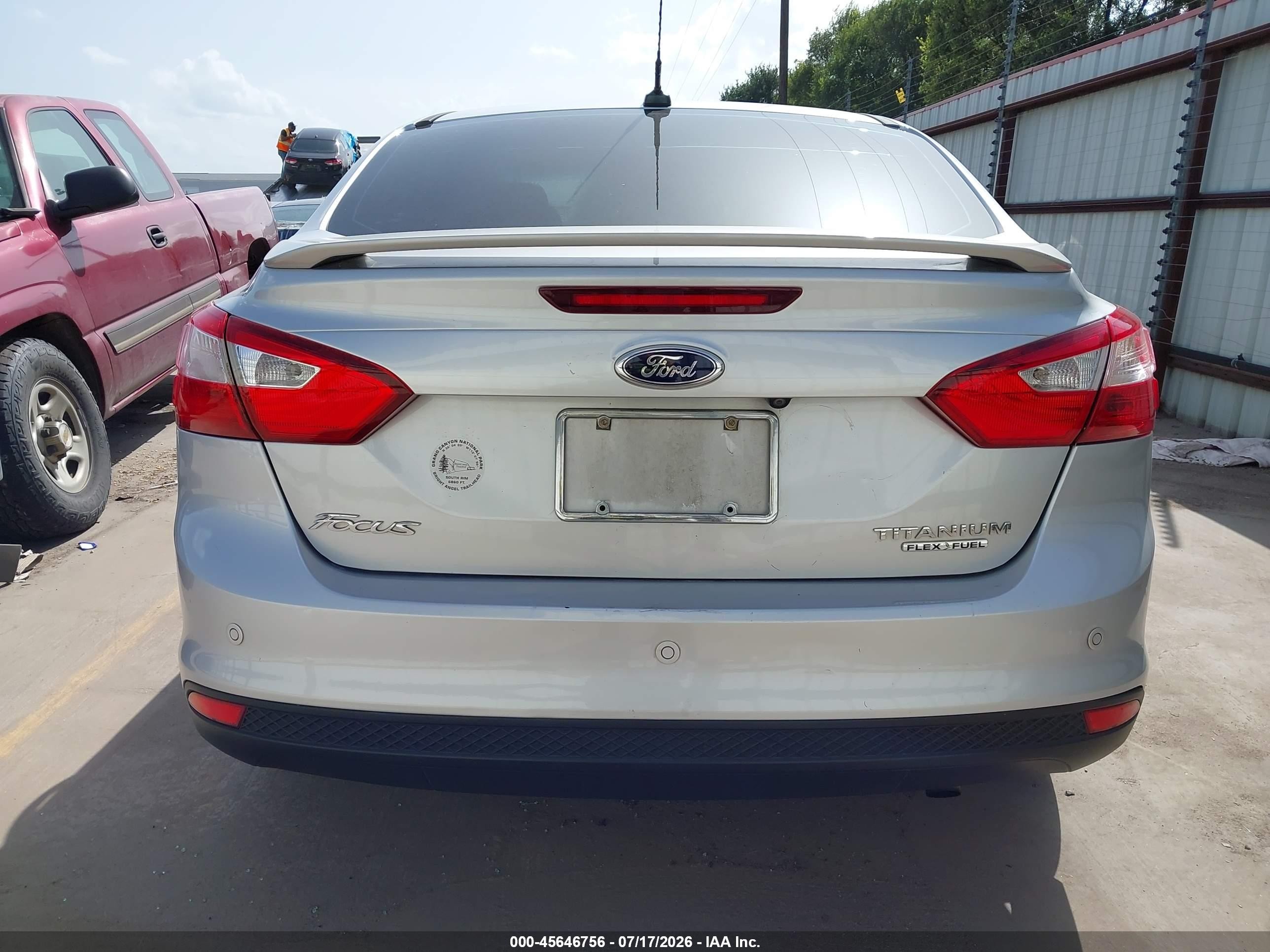2013 Ford Focus Titanium Серебряный vin: 1FADP3J24DL200212