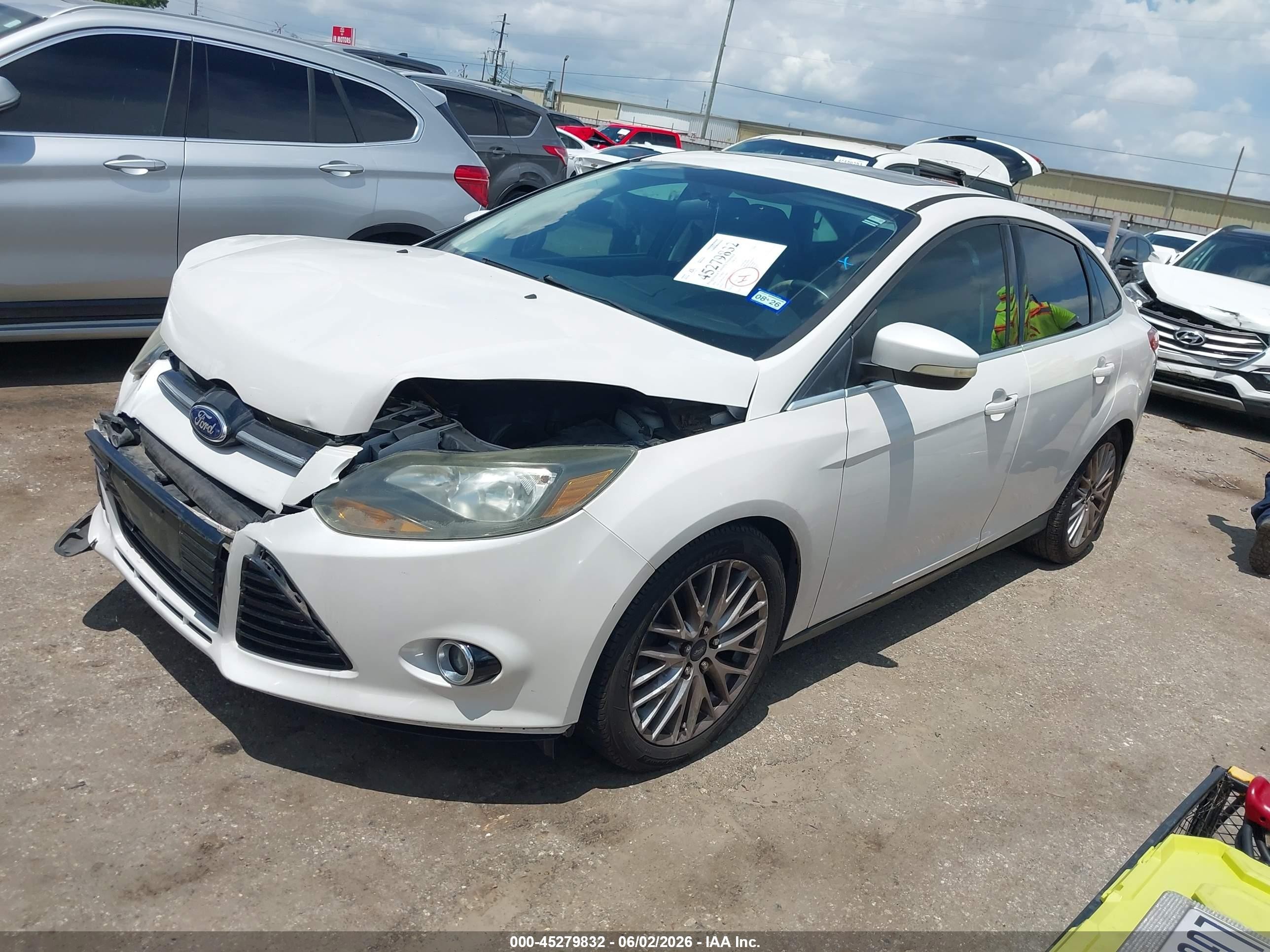 2014 Ford Focus Titanium White vin: 1FADP3J24EL108695