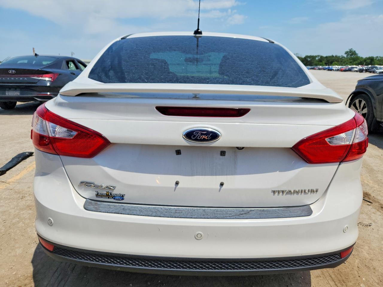 2014 Ford Focus Titanium White vin: 1FADP3J24EL267278