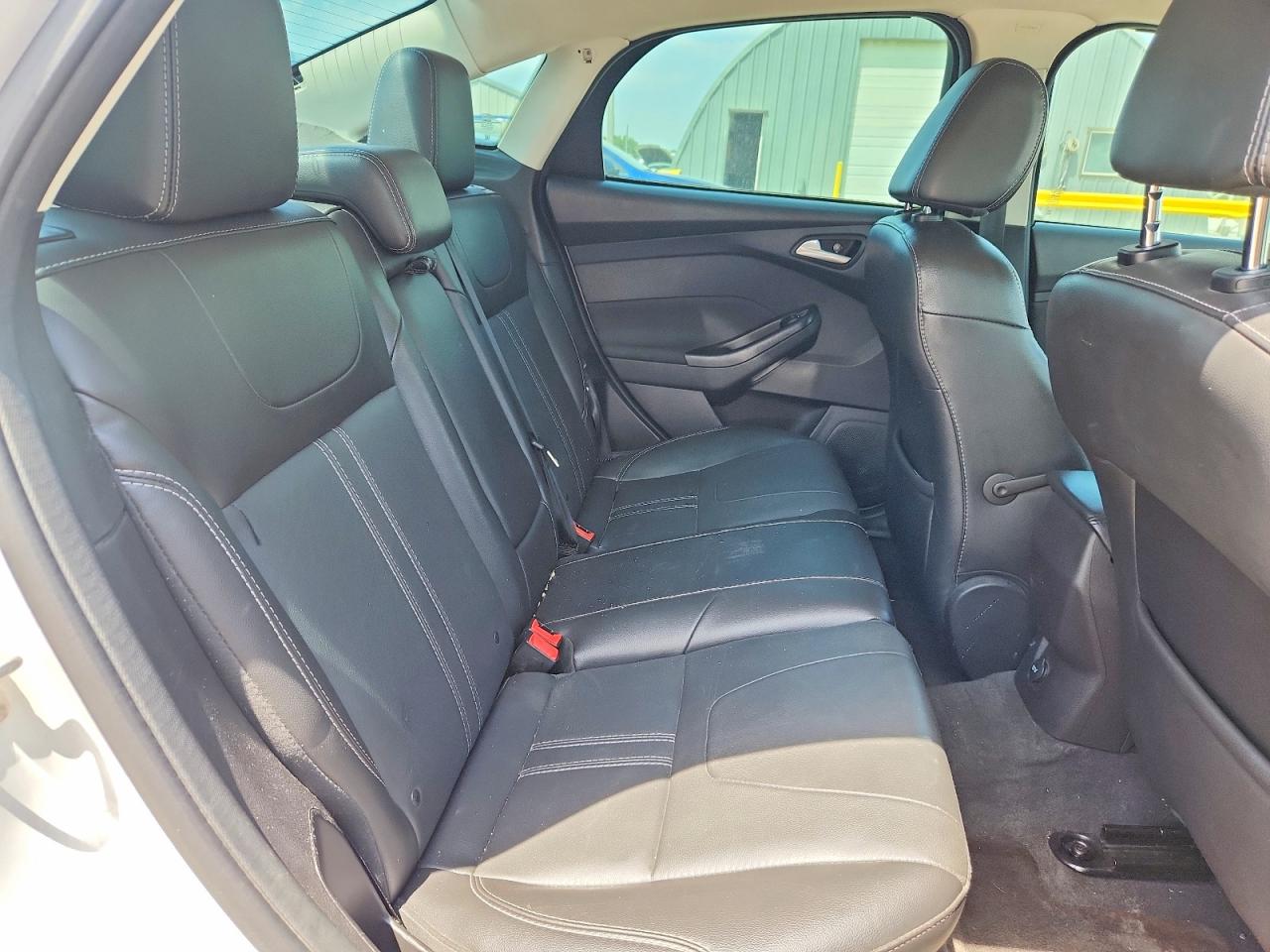 2014 Ford Focus Titanium White vin: 1FADP3J24EL267278