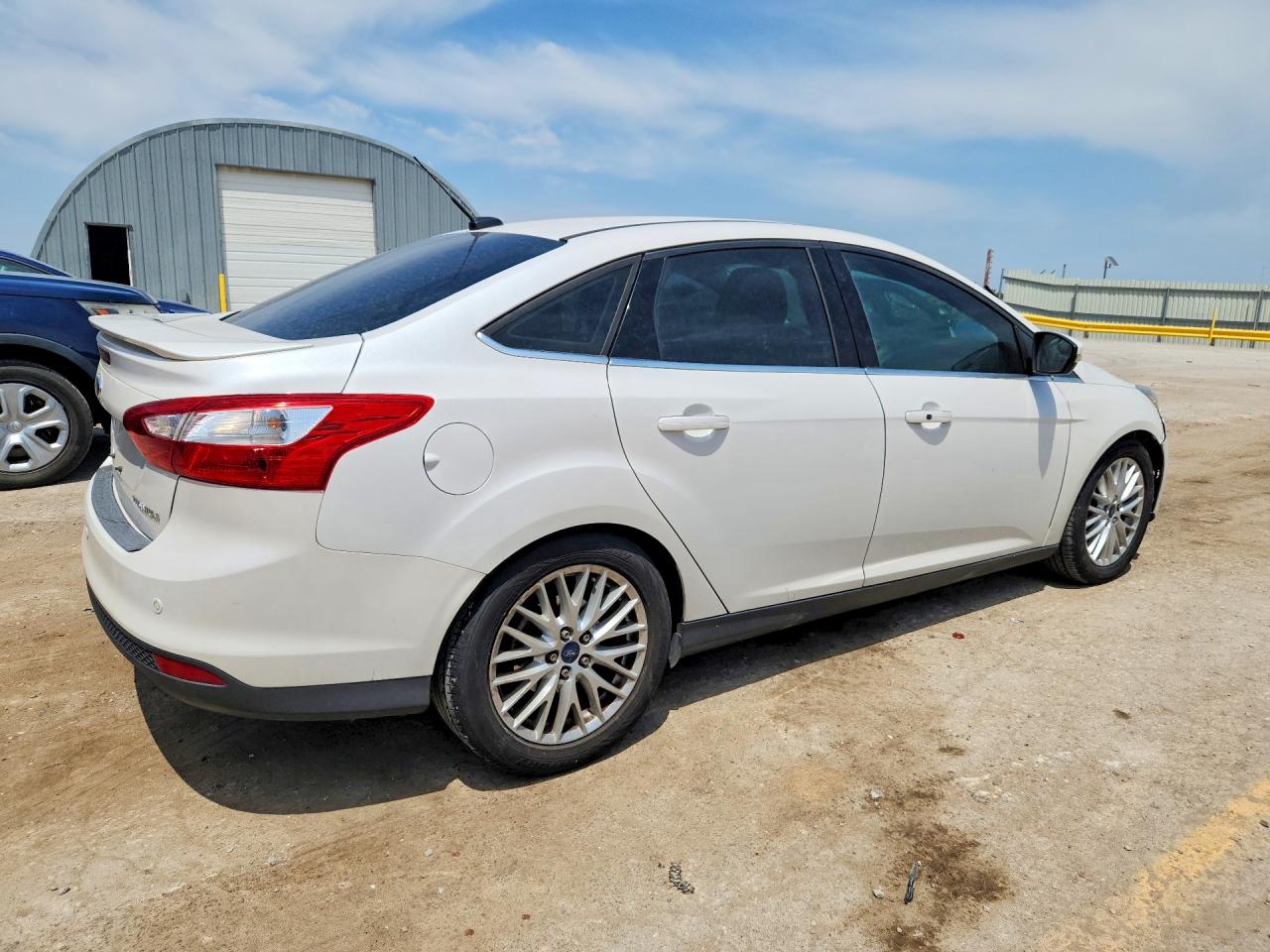 2014 Ford Focus Titanium White vin: 1FADP3J24EL267278
