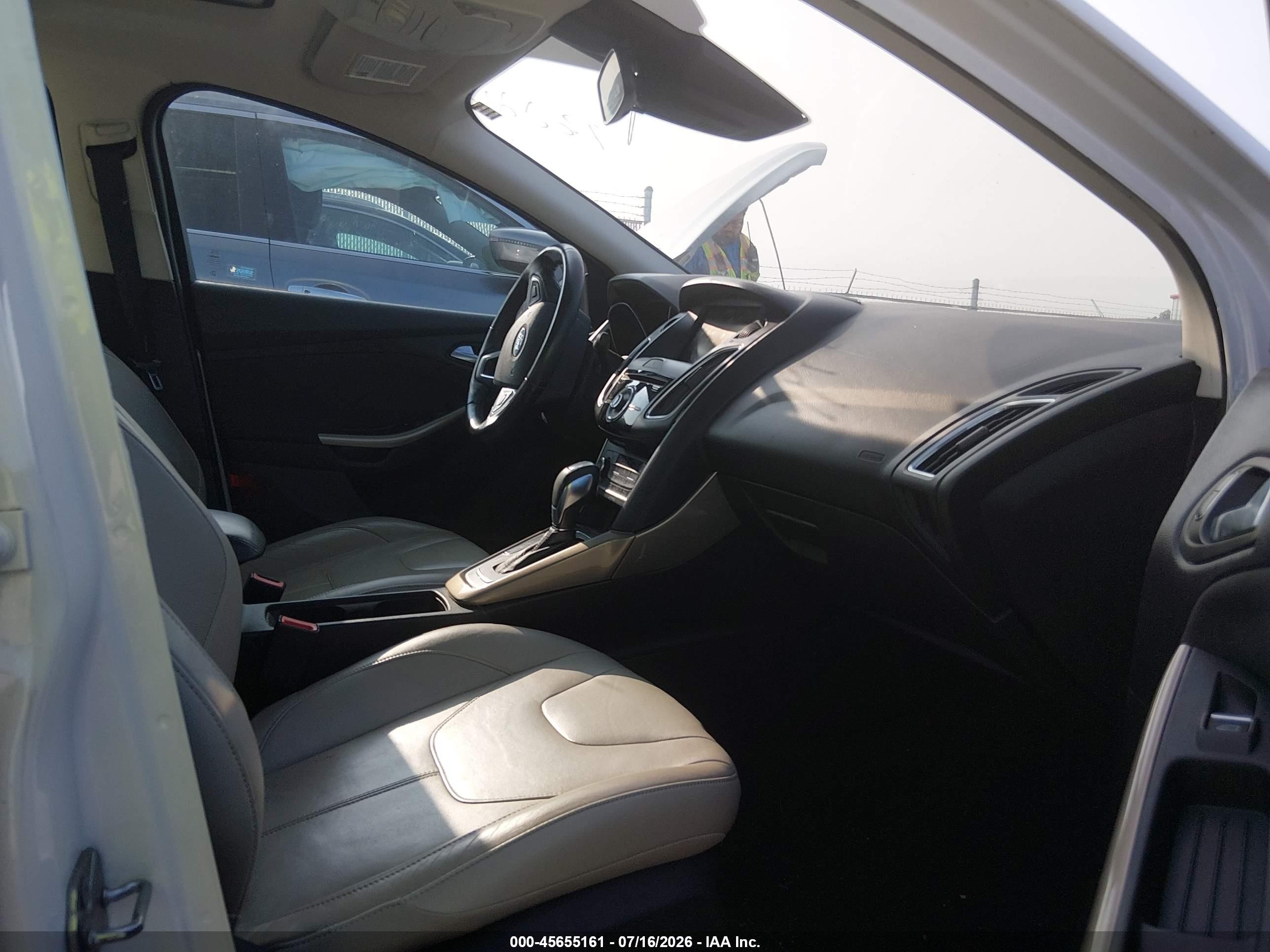 2015 Ford Focus Titanium White vin: 1FADP3J24FL209334