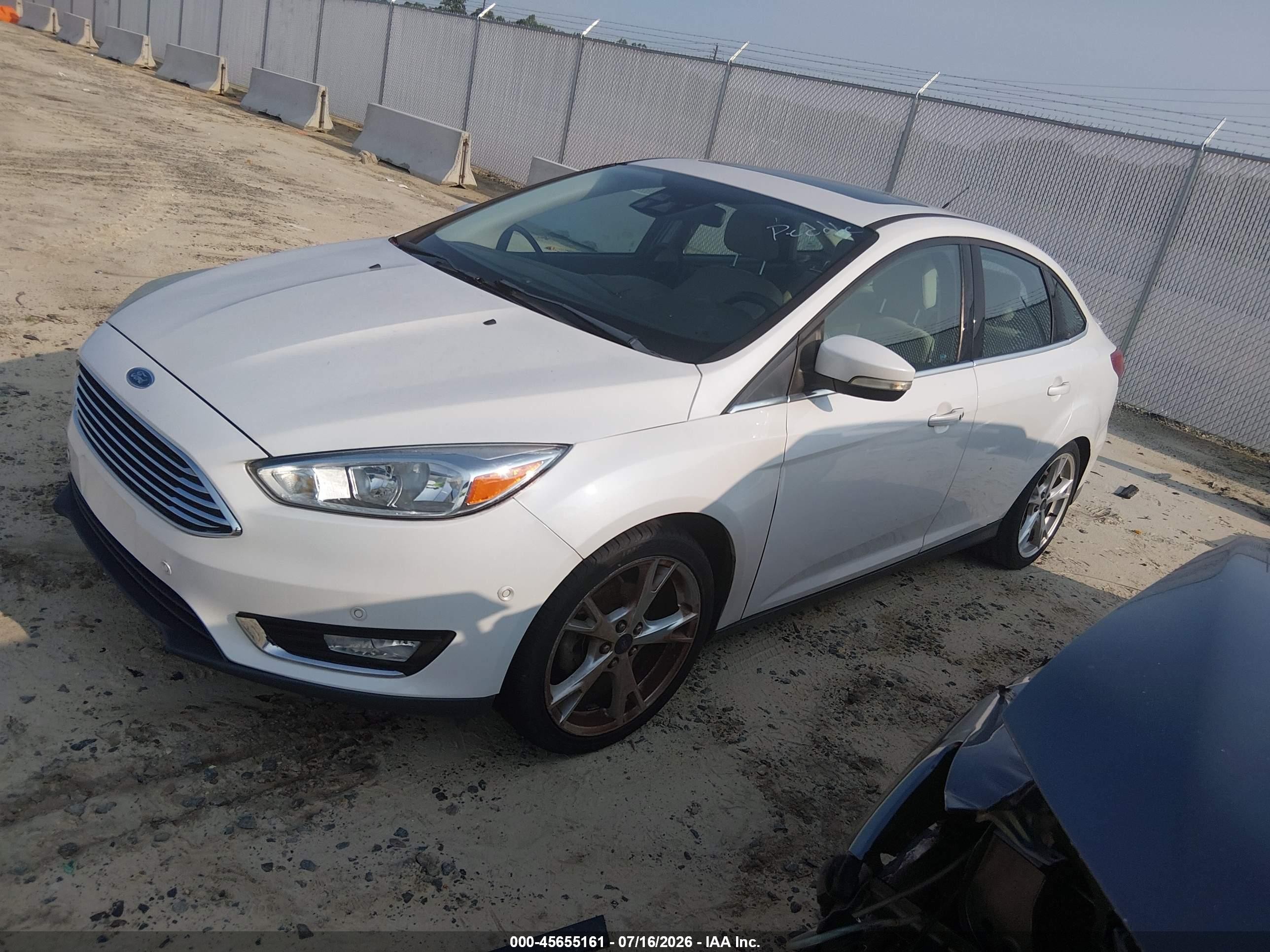 2015 Ford Focus Titanium White vin: 1FADP3J24FL209334