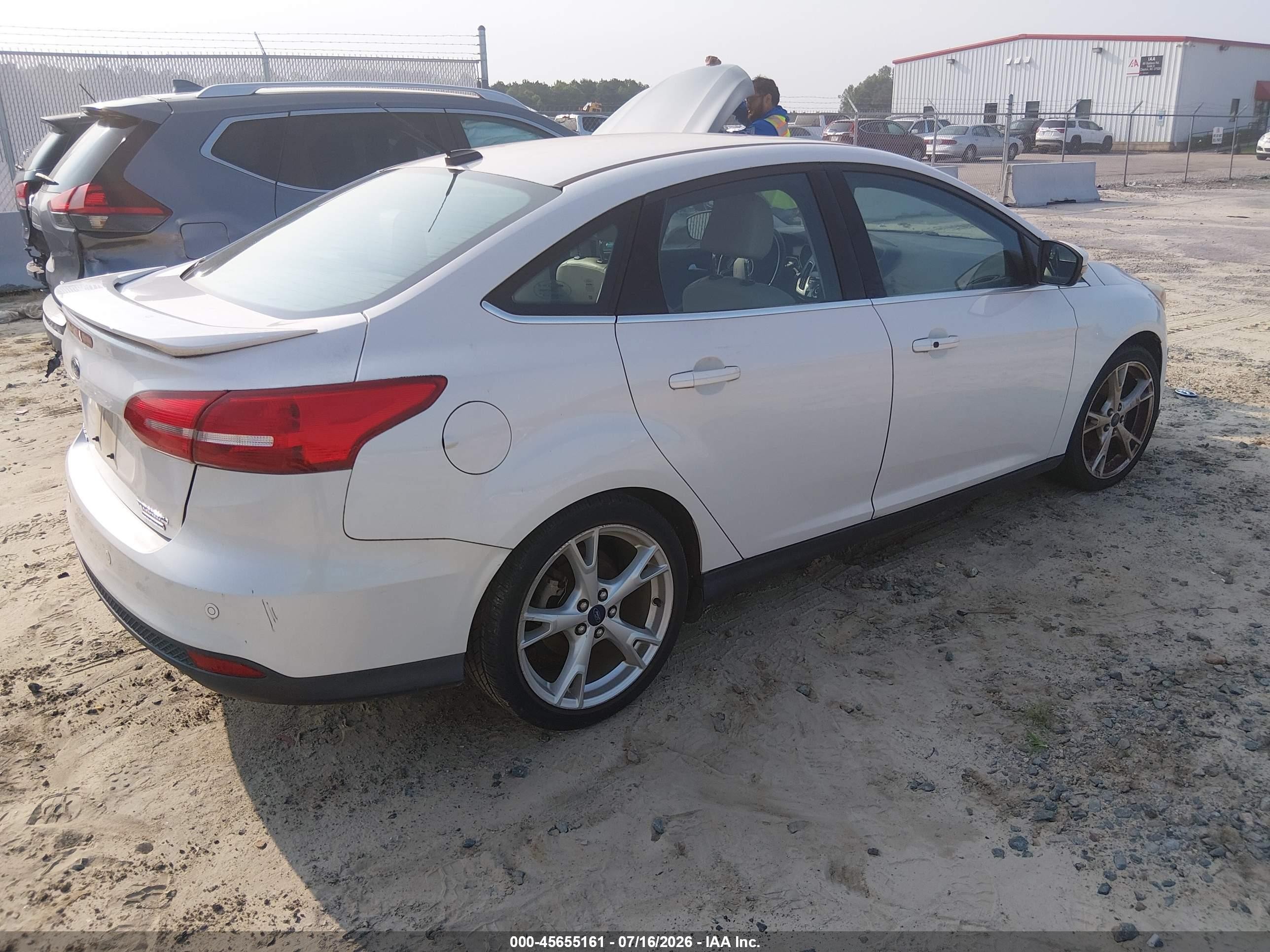 2015 Ford Focus Titanium White vin: 1FADP3J24FL209334