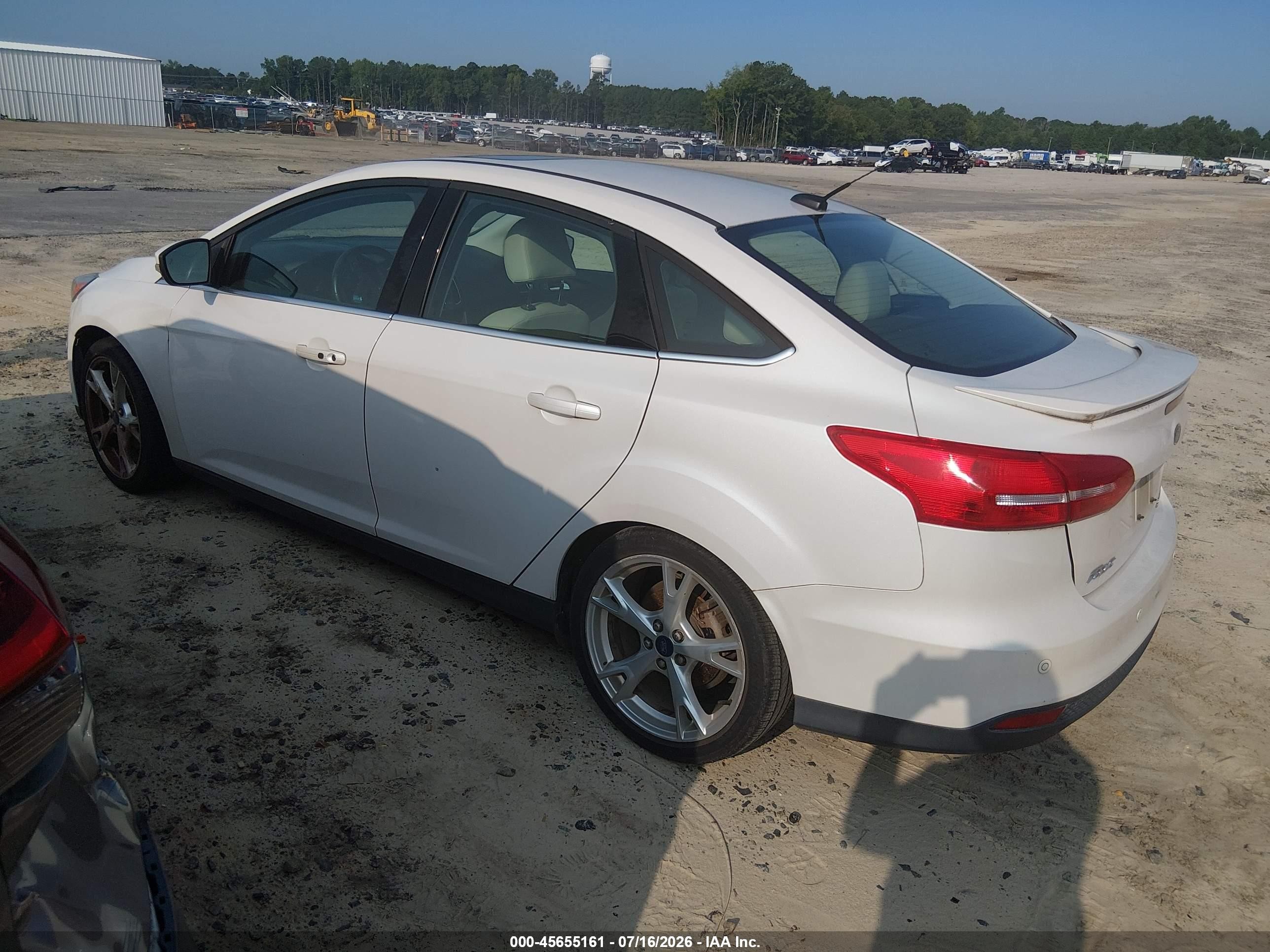 2015 Ford Focus Titanium White vin: 1FADP3J24FL209334