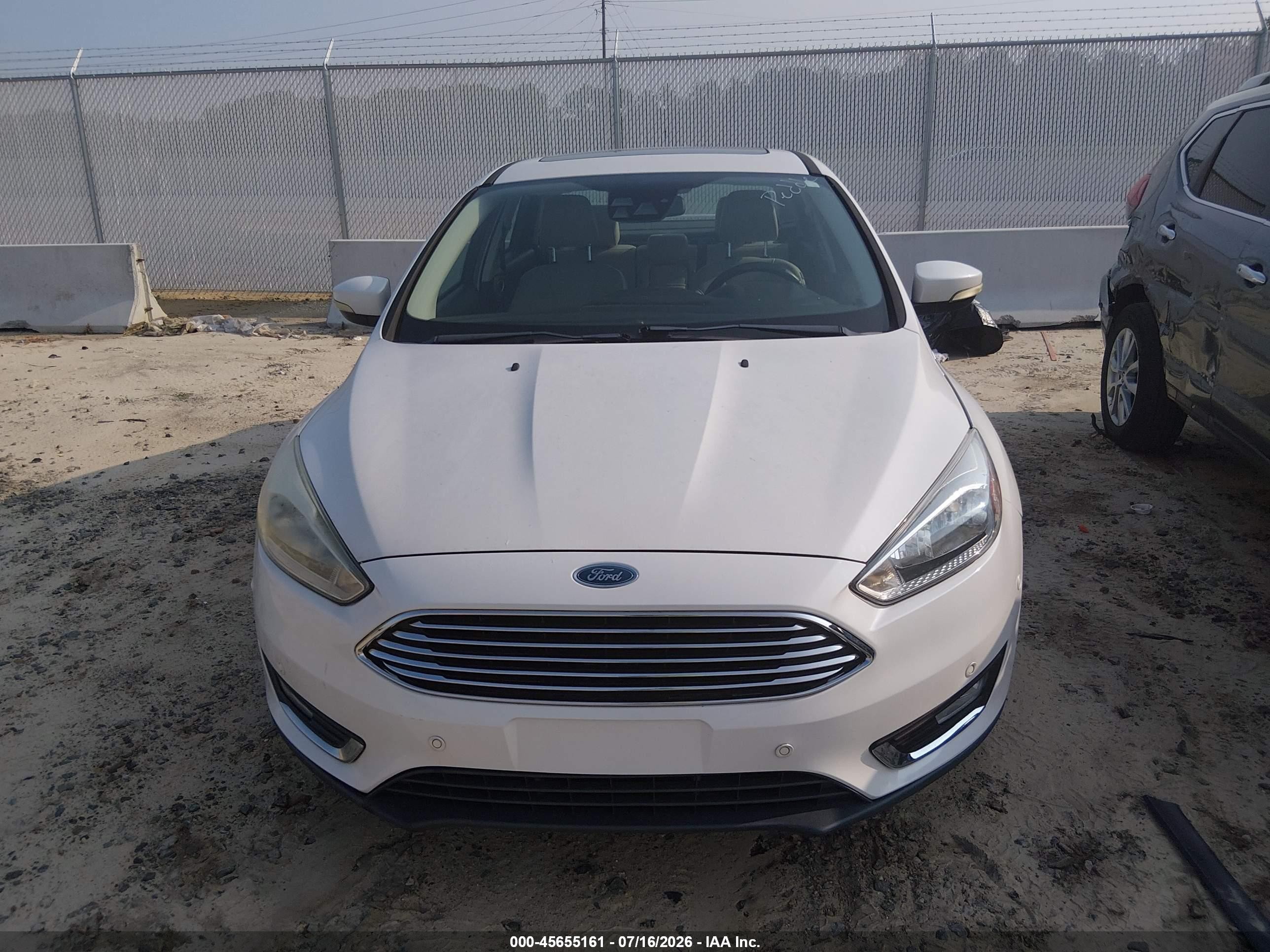 2015 Ford Focus Titanium White vin: 1FADP3J24FL209334