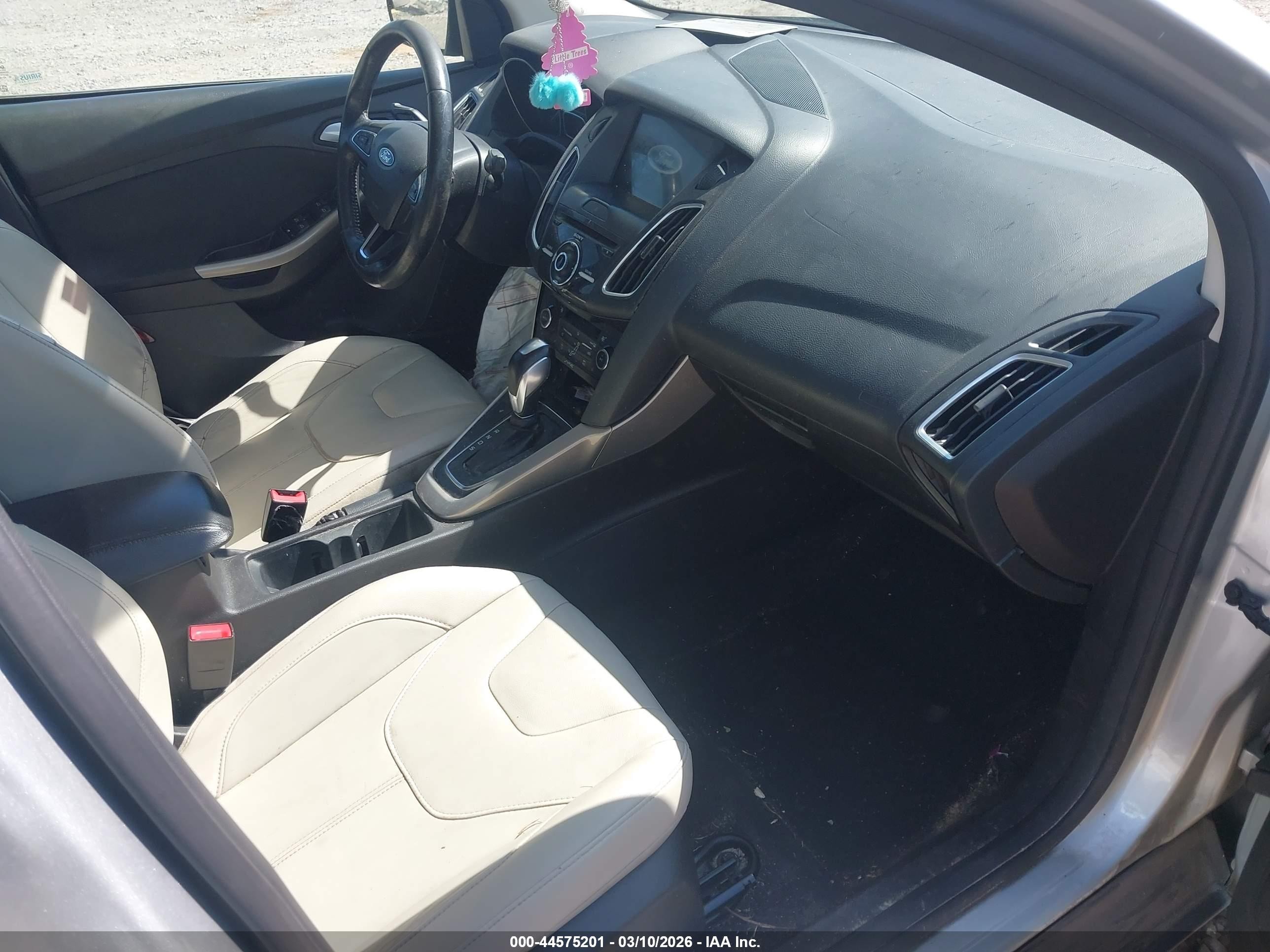 2017 Ford Focus Titanium Silver vin: 1FADP3J24HL268368