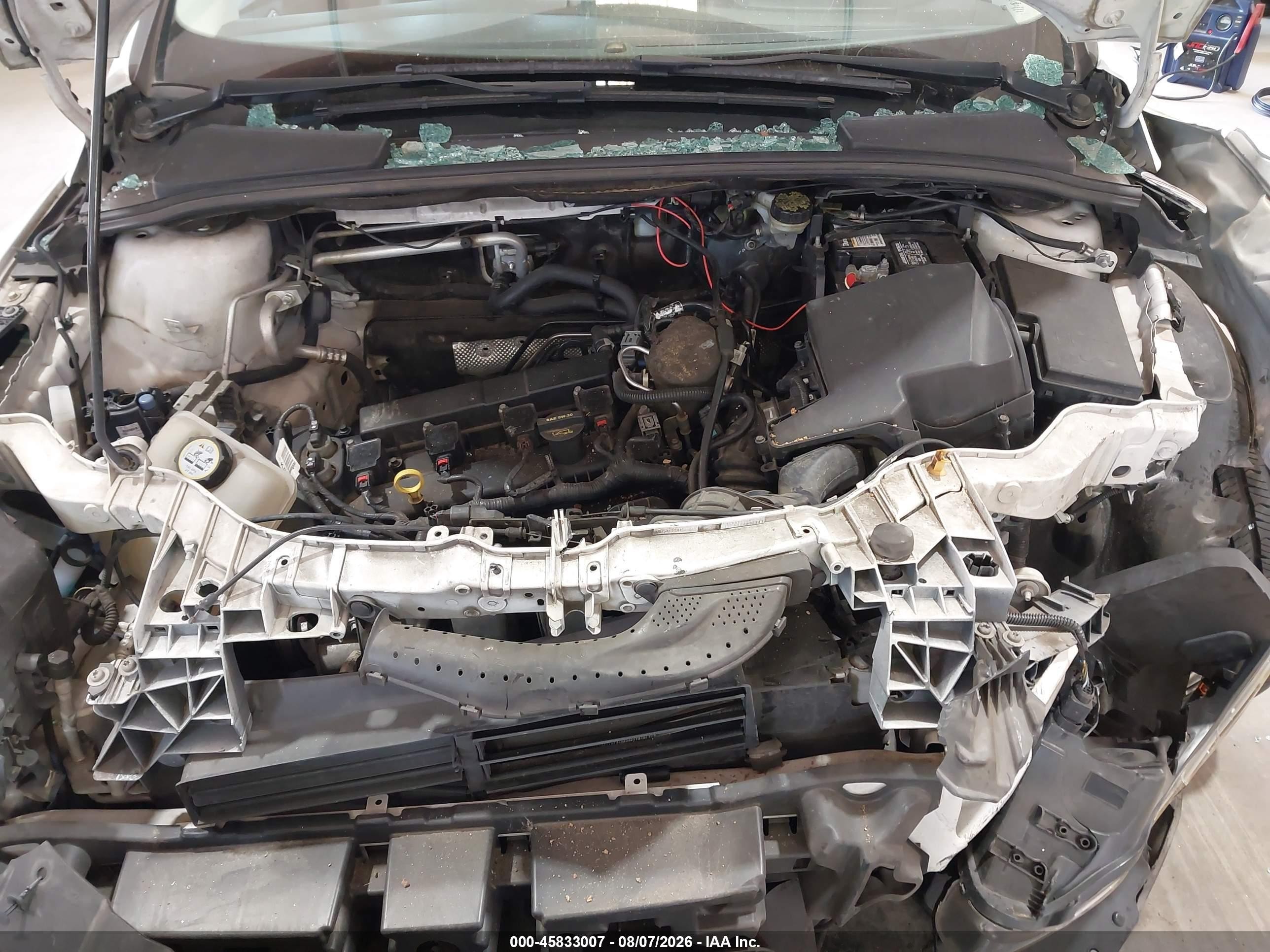 2013 Ford Focus Titanium White vin: 1FADP3J25DL186661