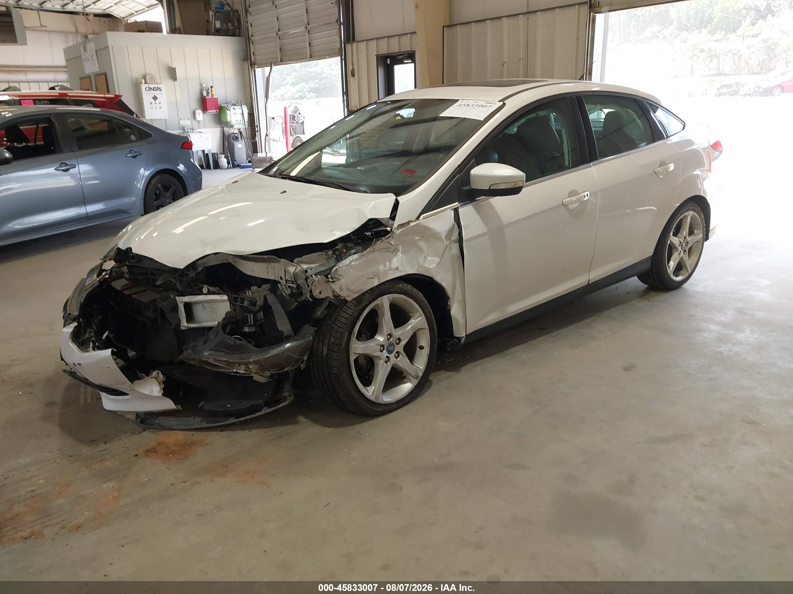 2013 Ford Focus Titanium White vin: 1FADP3J25DL186661