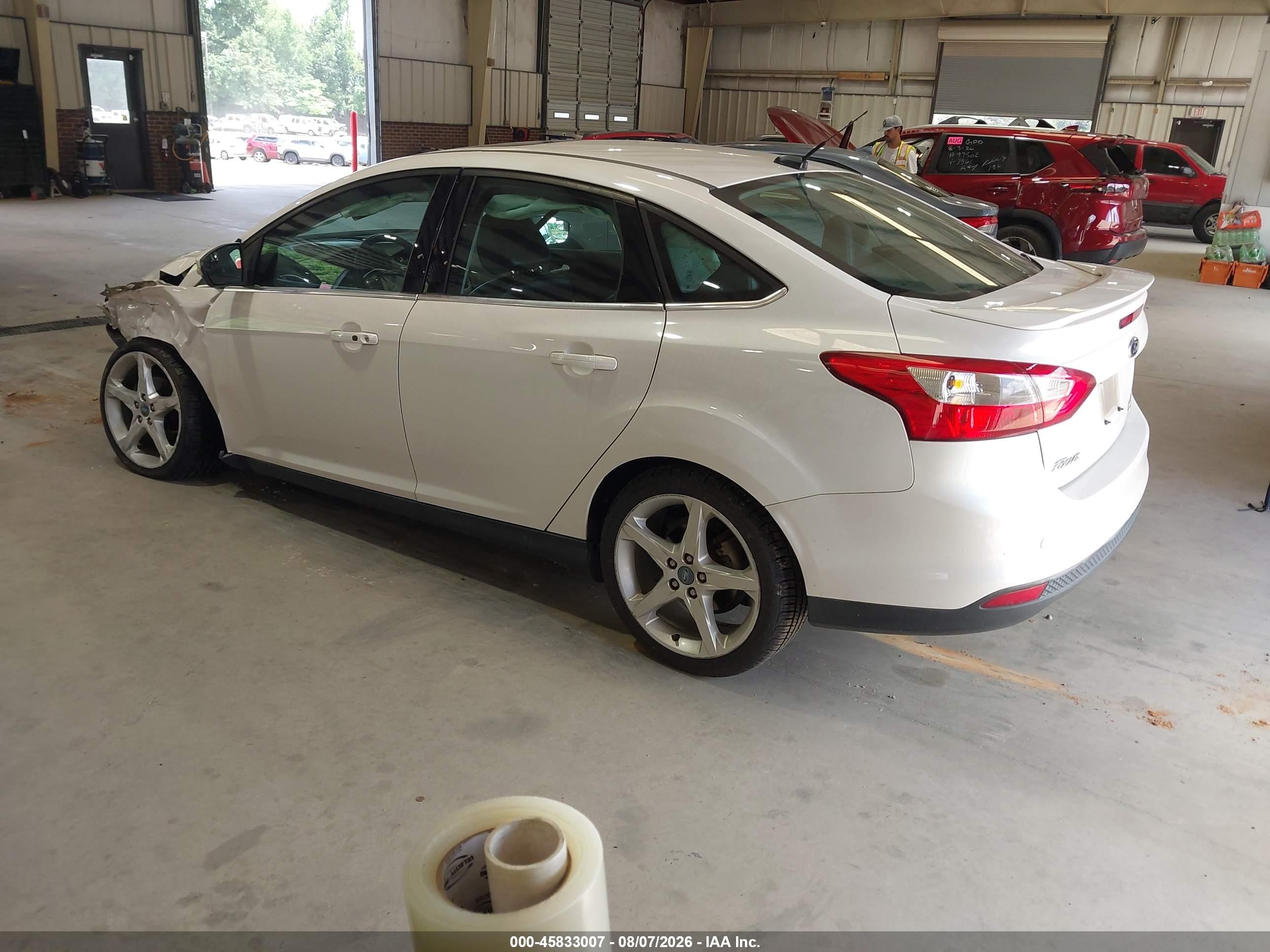2013 Ford Focus Titanium White vin: 1FADP3J25DL186661