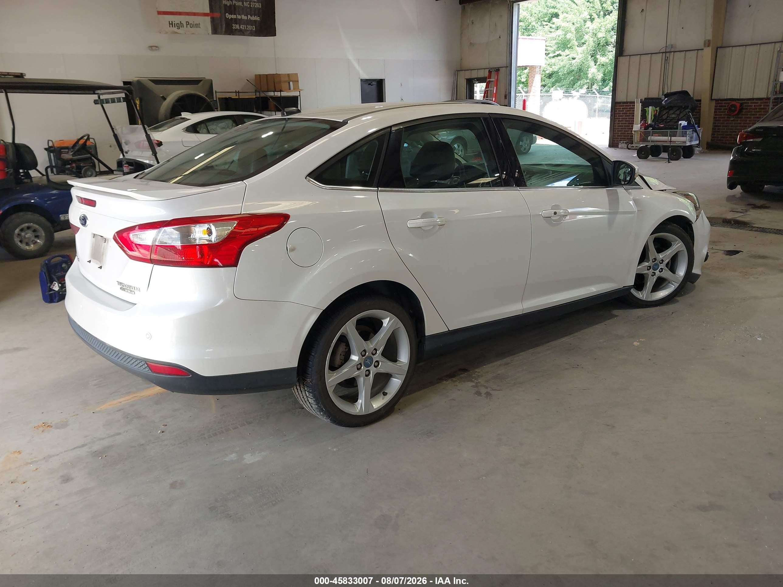 2013 Ford Focus Titanium White vin: 1FADP3J25DL186661