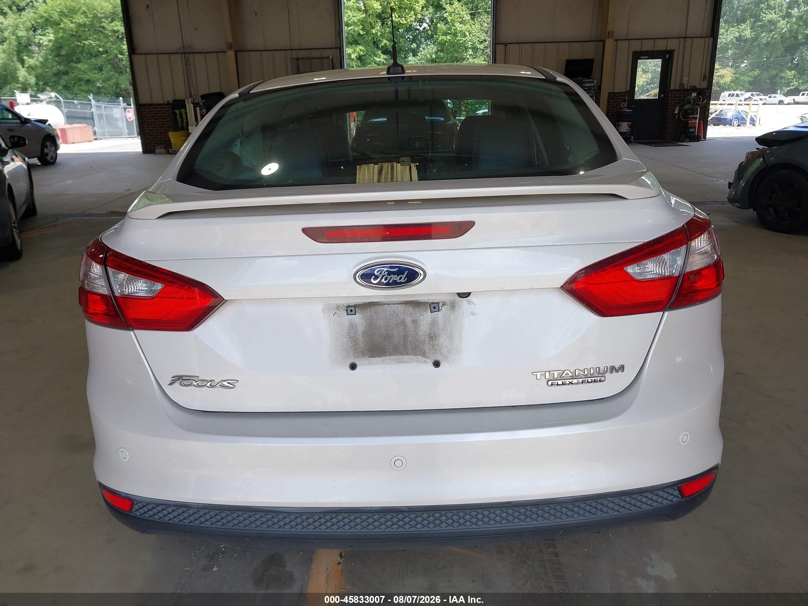 2013 Ford Focus Titanium White vin: 1FADP3J25DL186661