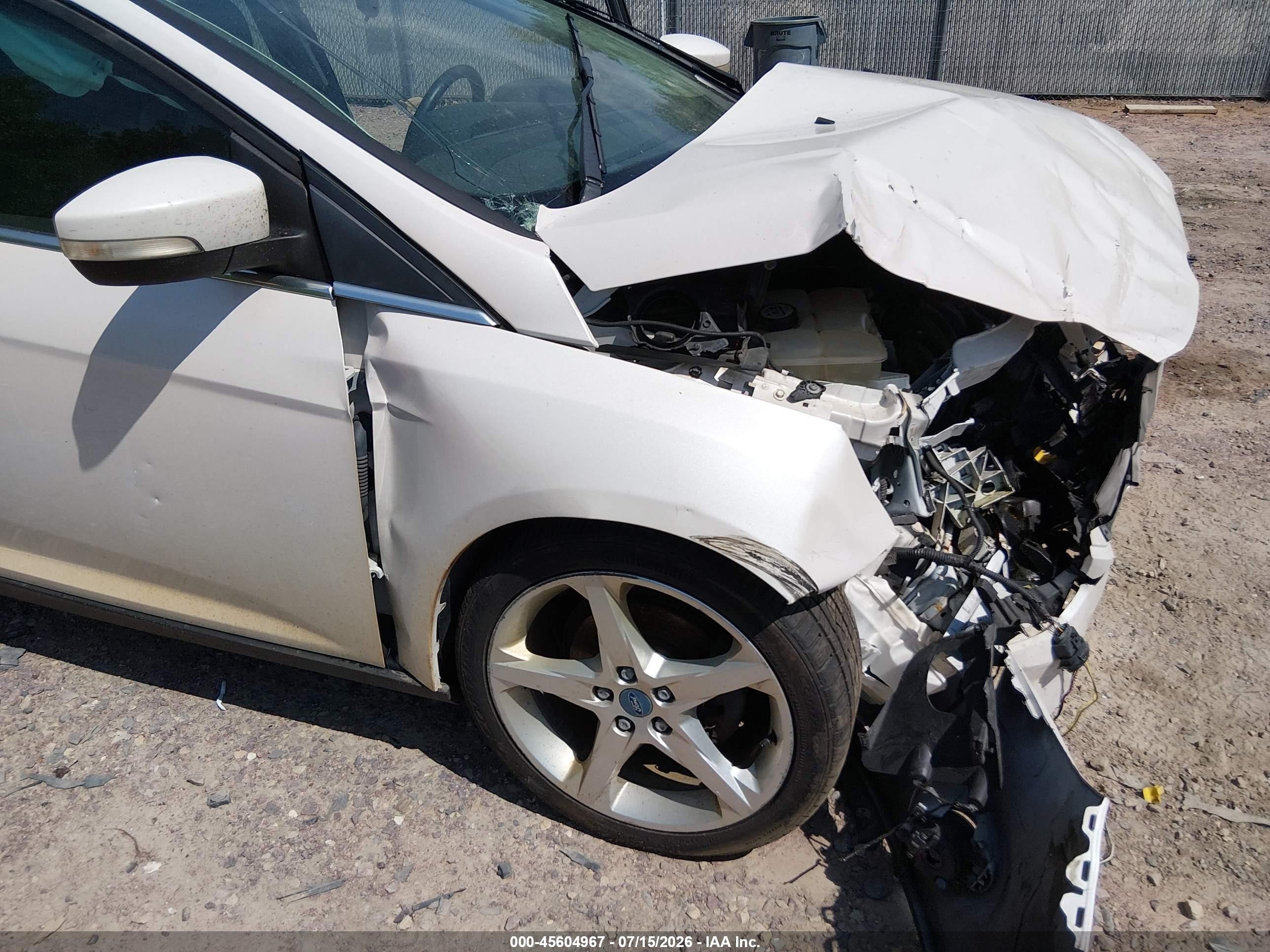 2013 Ford Focus Titanium White vin: 1FADP3J25DL252108
