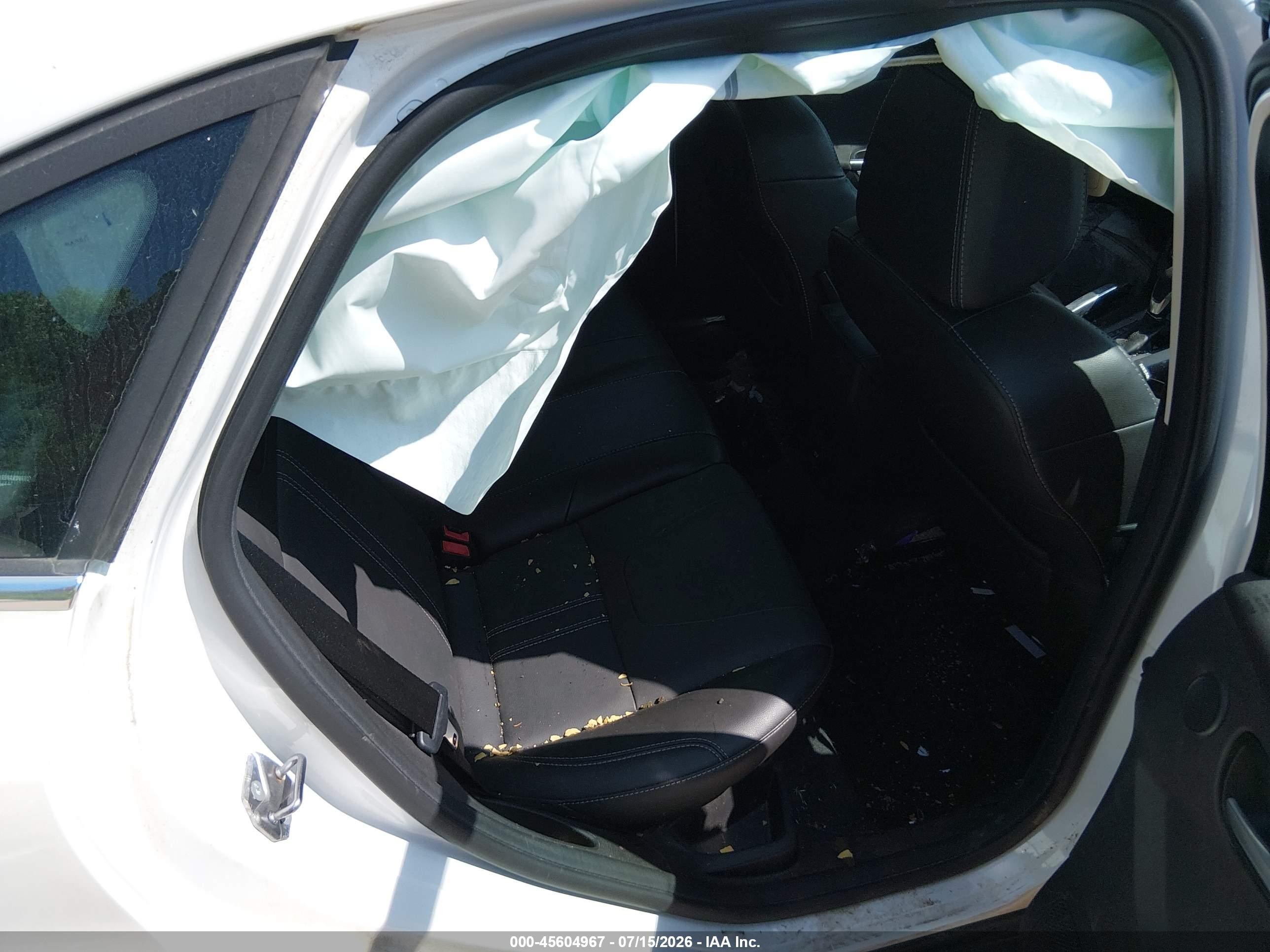 2013 Ford Focus Titanium White vin: 1FADP3J25DL252108
