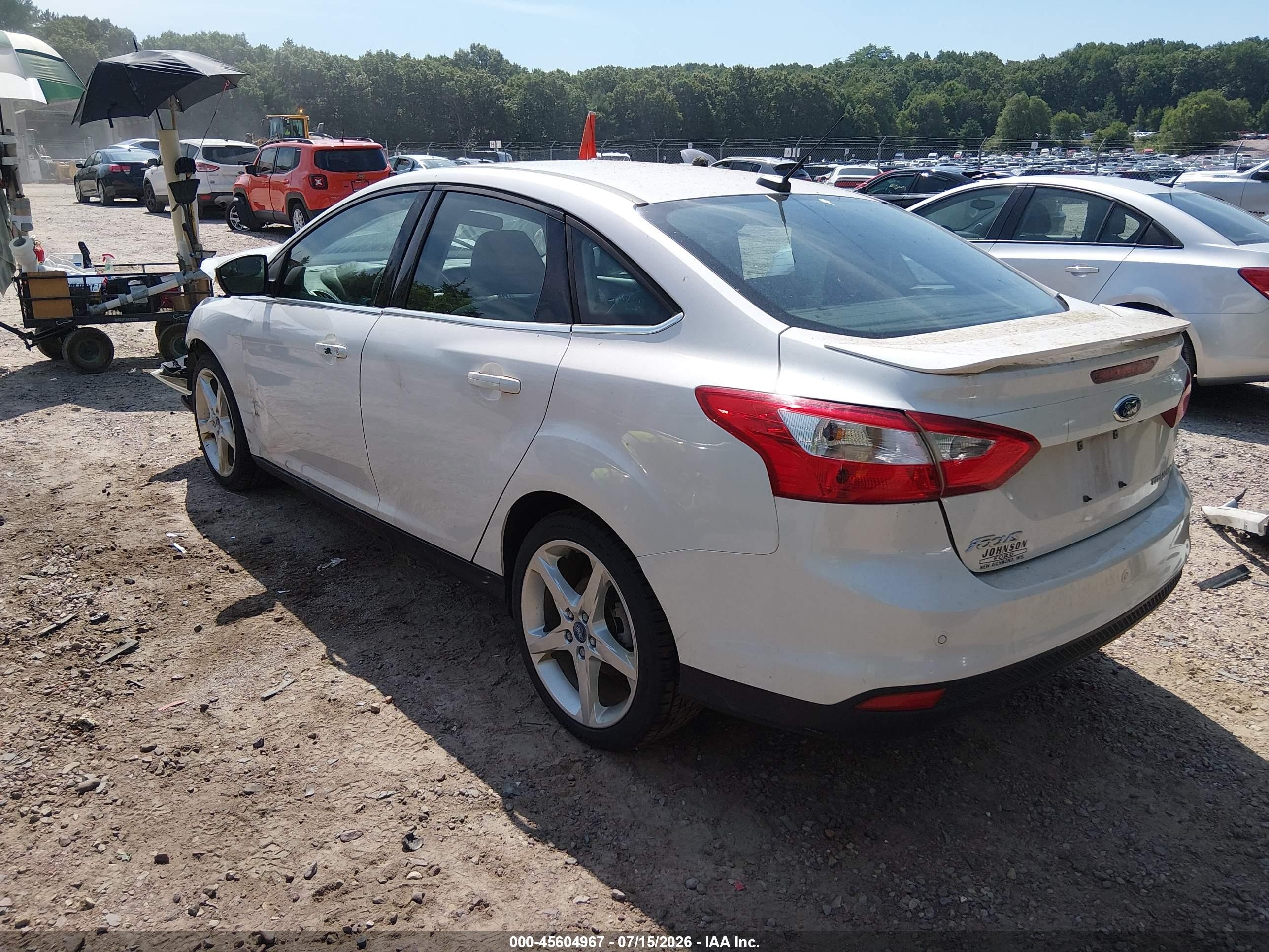 2013 Ford Focus Titanium White vin: 1FADP3J25DL252108