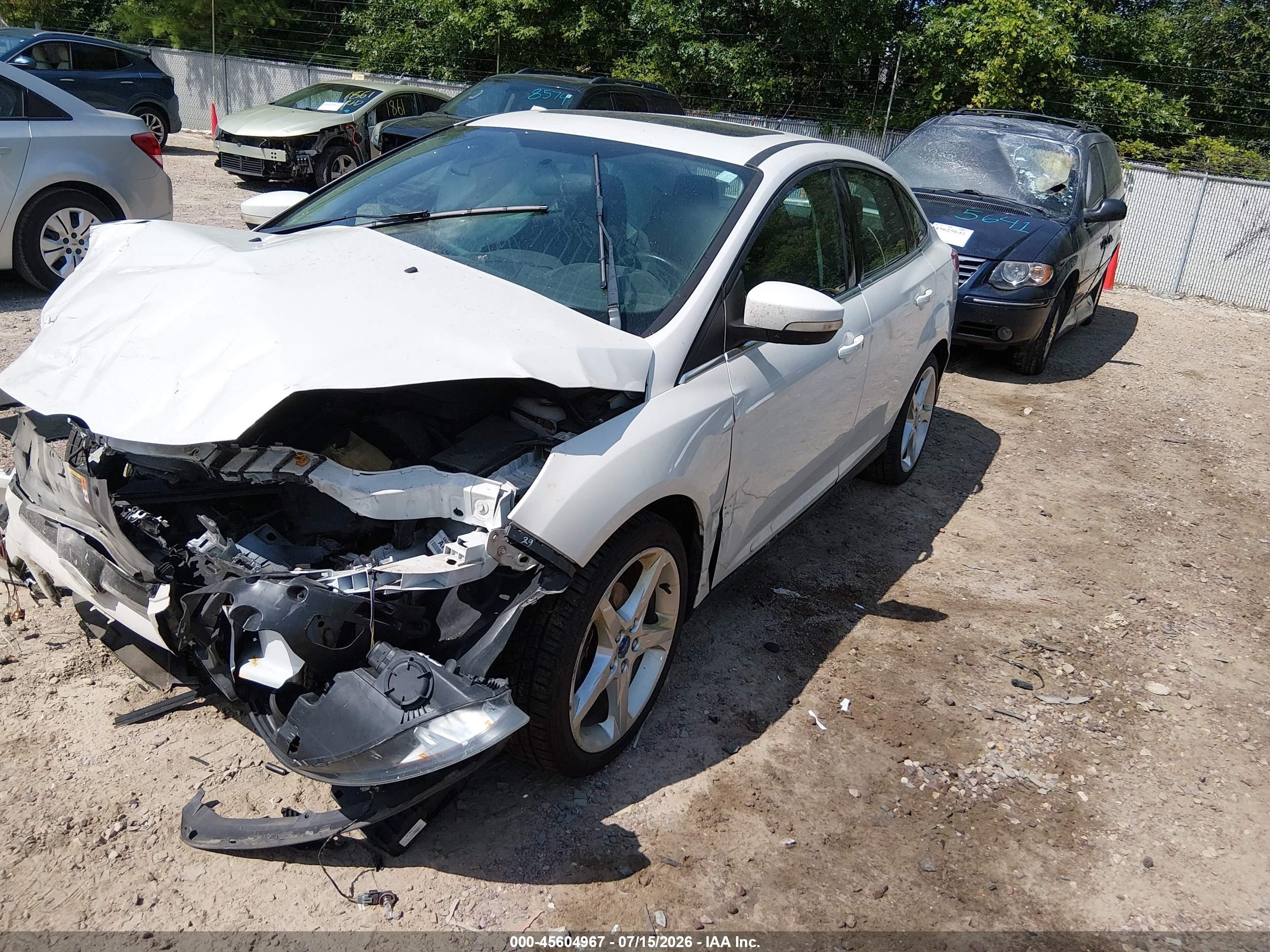 2013 Ford Focus Titanium White vin: 1FADP3J25DL252108