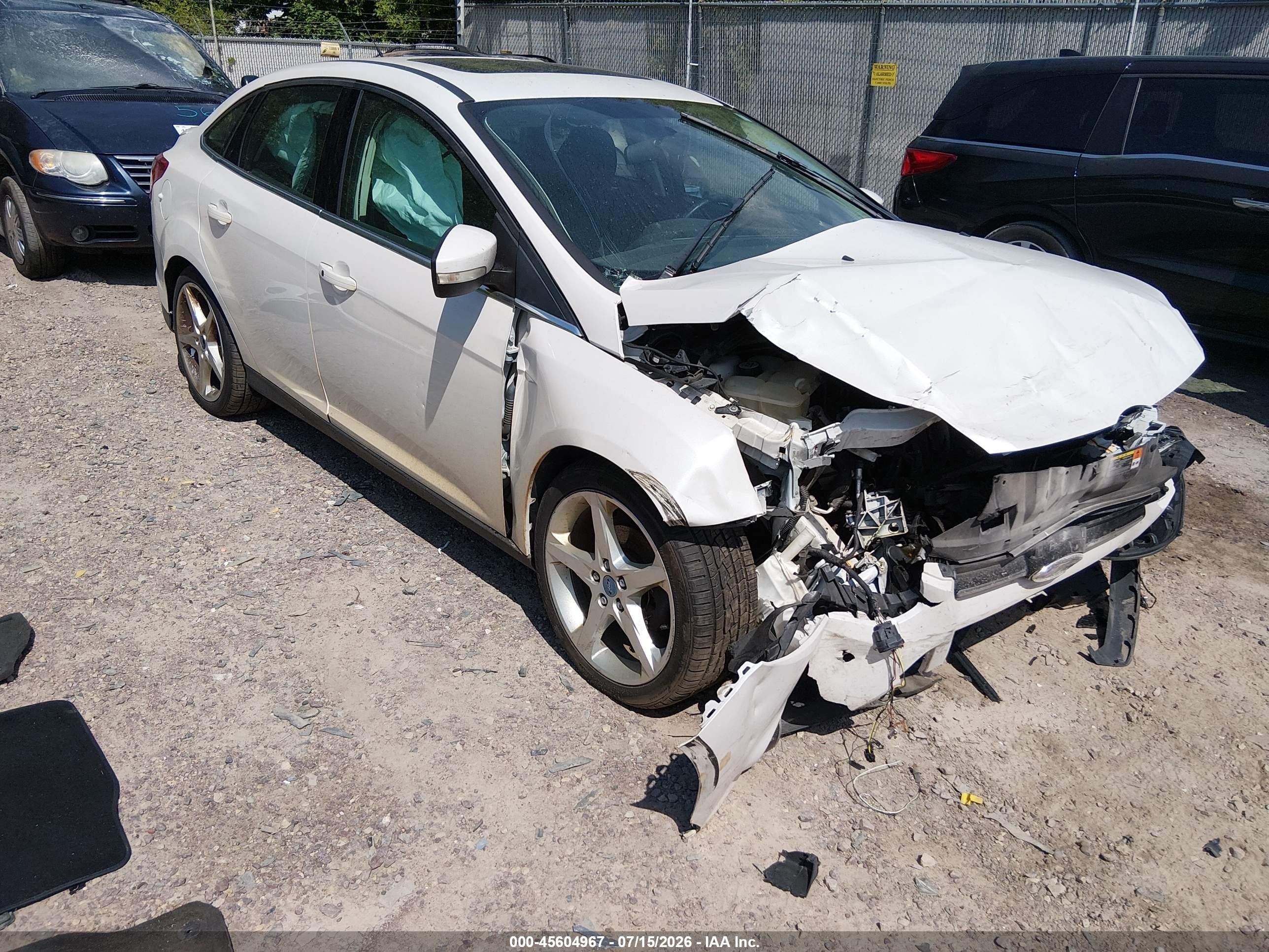 2013 Ford Focus Titanium White vin: 1FADP3J25DL252108