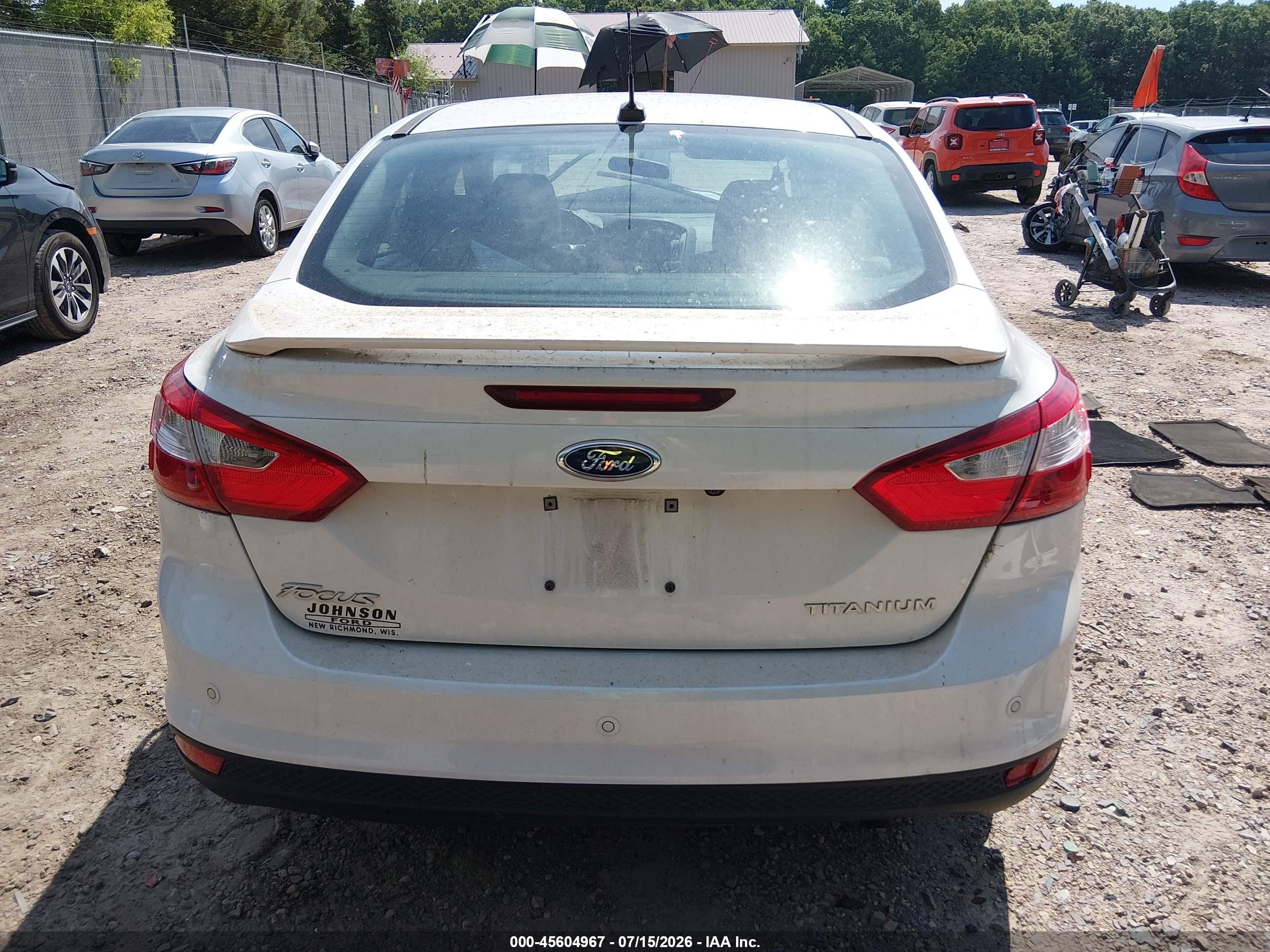 2013 Ford Focus Titanium White vin: 1FADP3J25DL252108