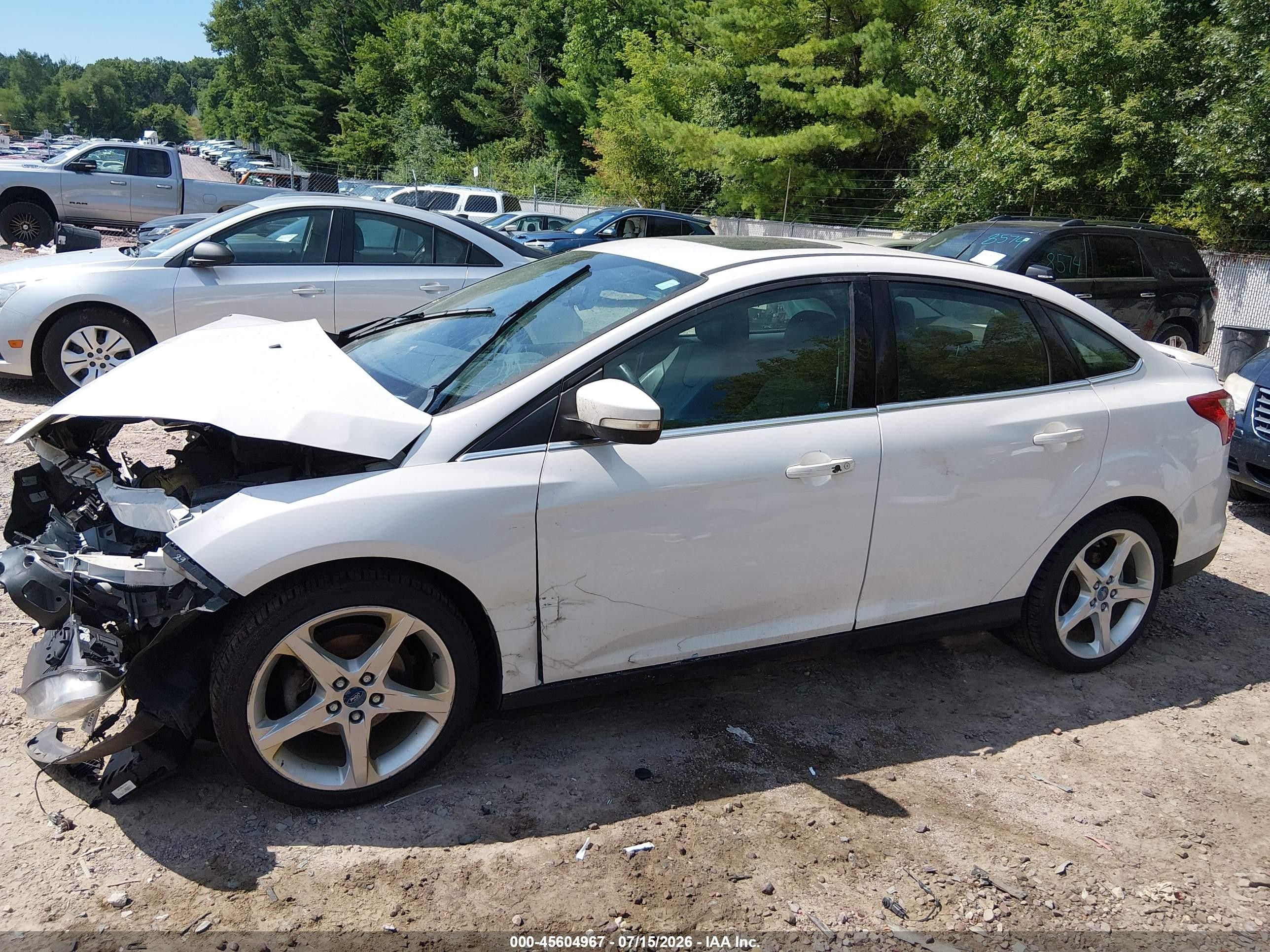 2013 Ford Focus Titanium White vin: 1FADP3J25DL252108