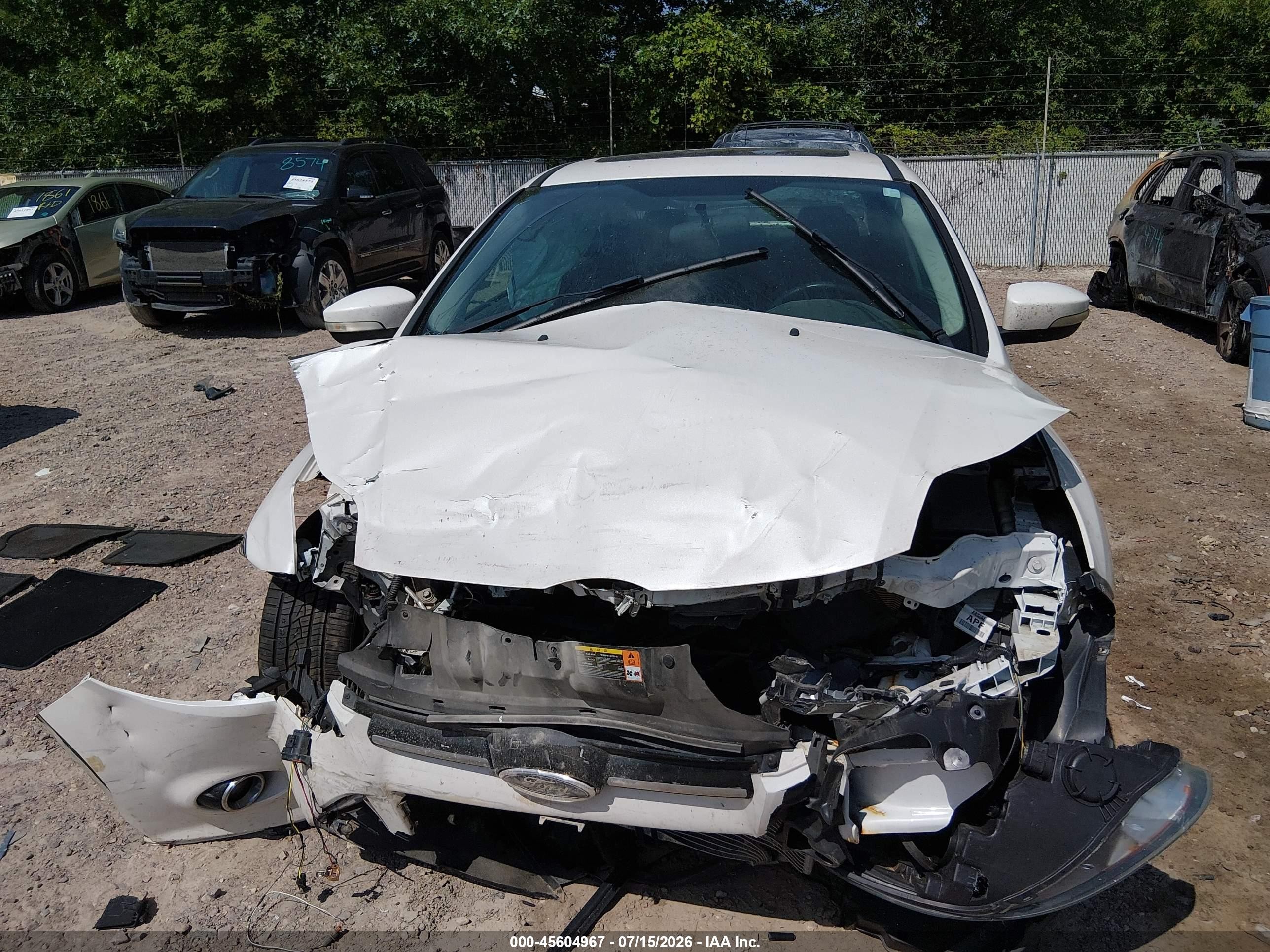 2013 Ford Focus Titanium White vin: 1FADP3J25DL252108