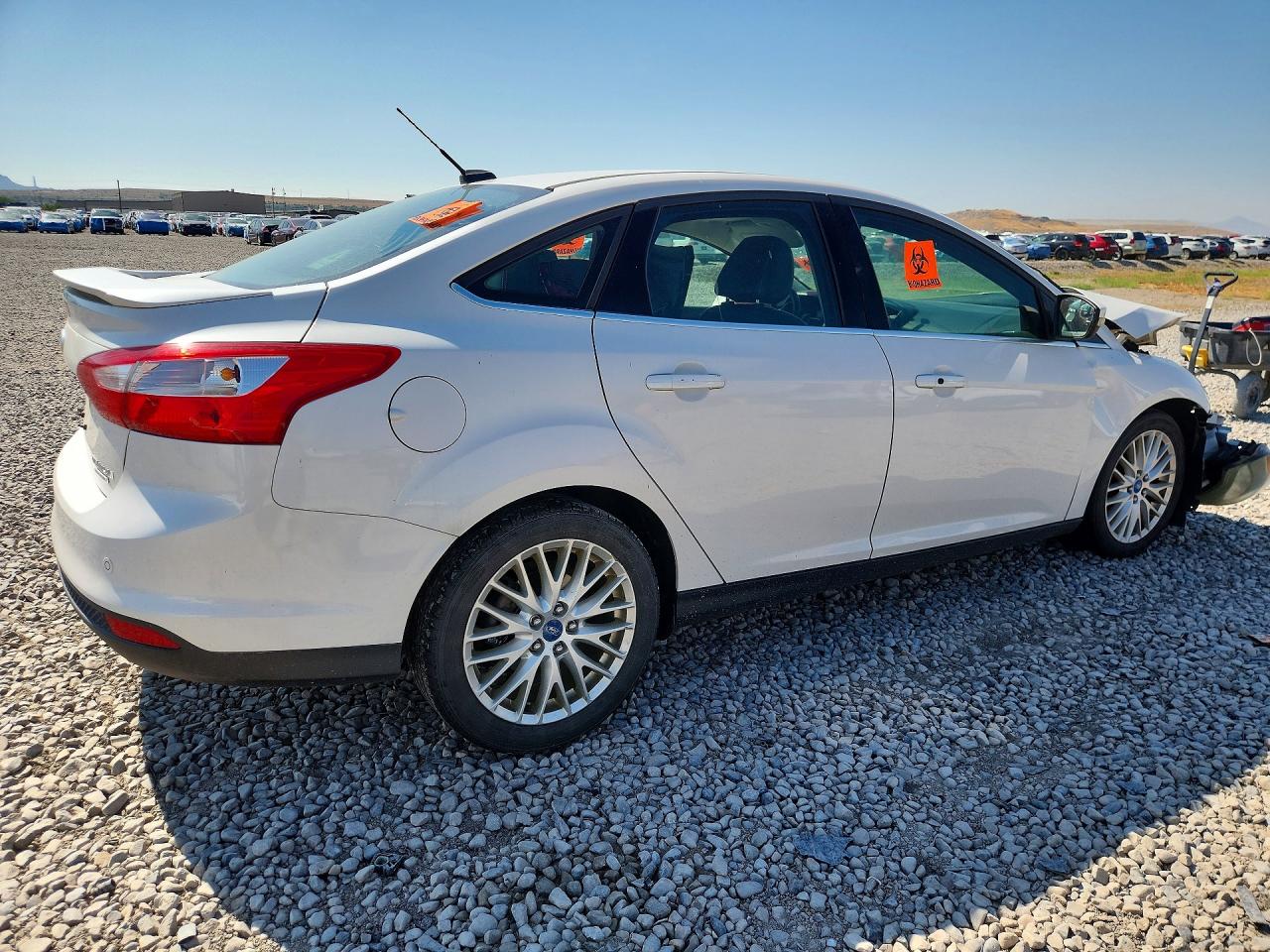 2013 Ford Focus Titanium White vin: 1FADP3J25DL263593