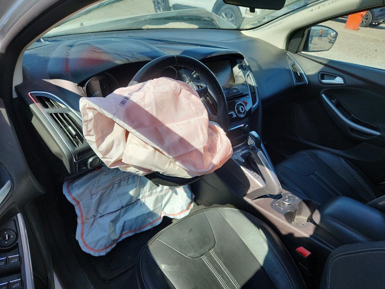 2013 Ford Focus Titanium White vin: 1FADP3J25DL263593
