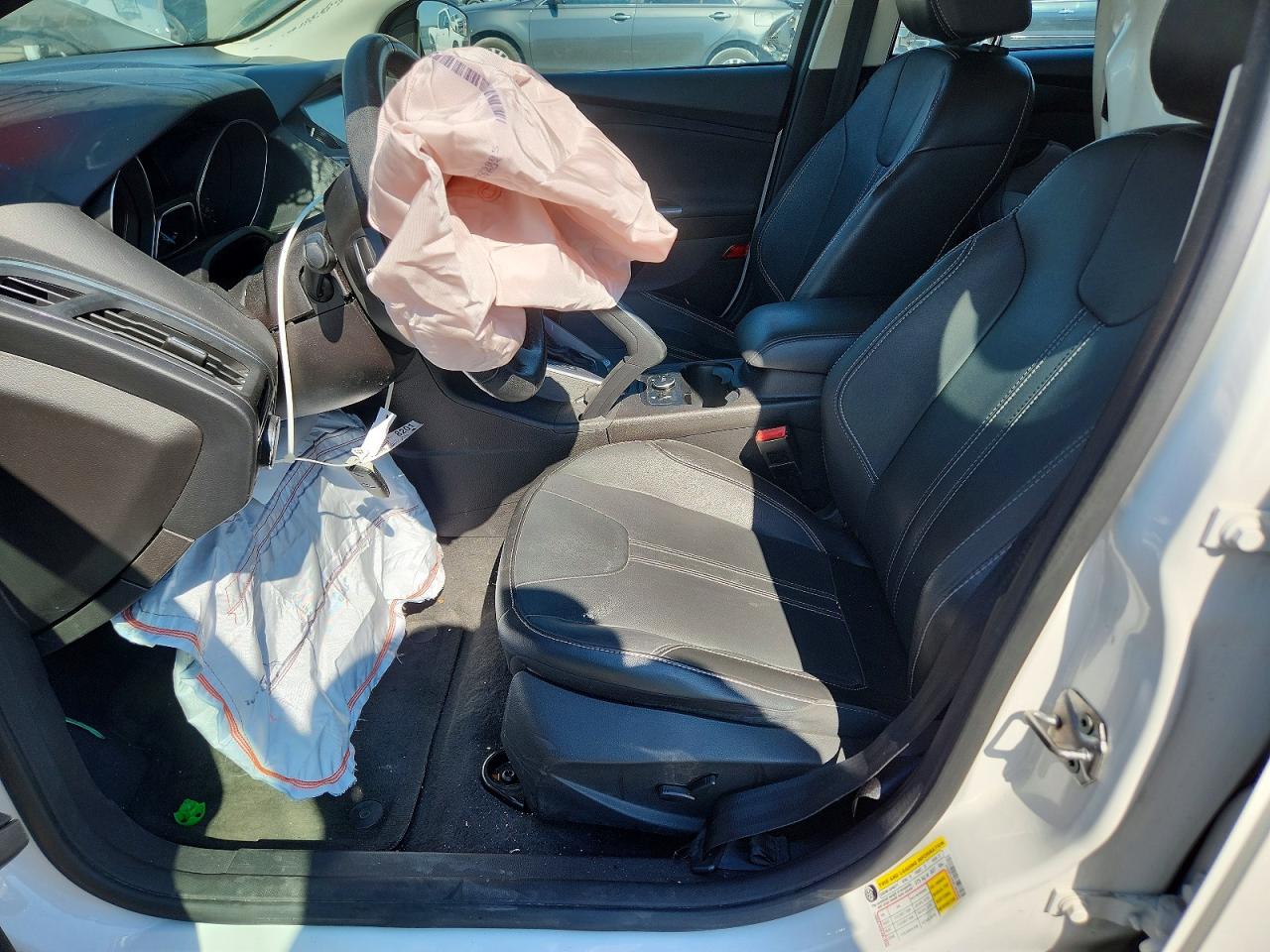 2013 Ford Focus Titanium White vin: 1FADP3J25DL263593