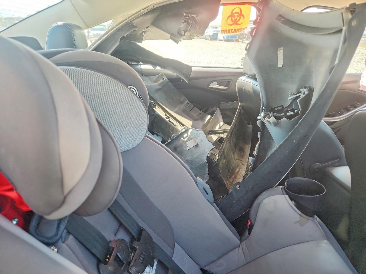 2013 Ford Focus Titanium White vin: 1FADP3J25DL263593