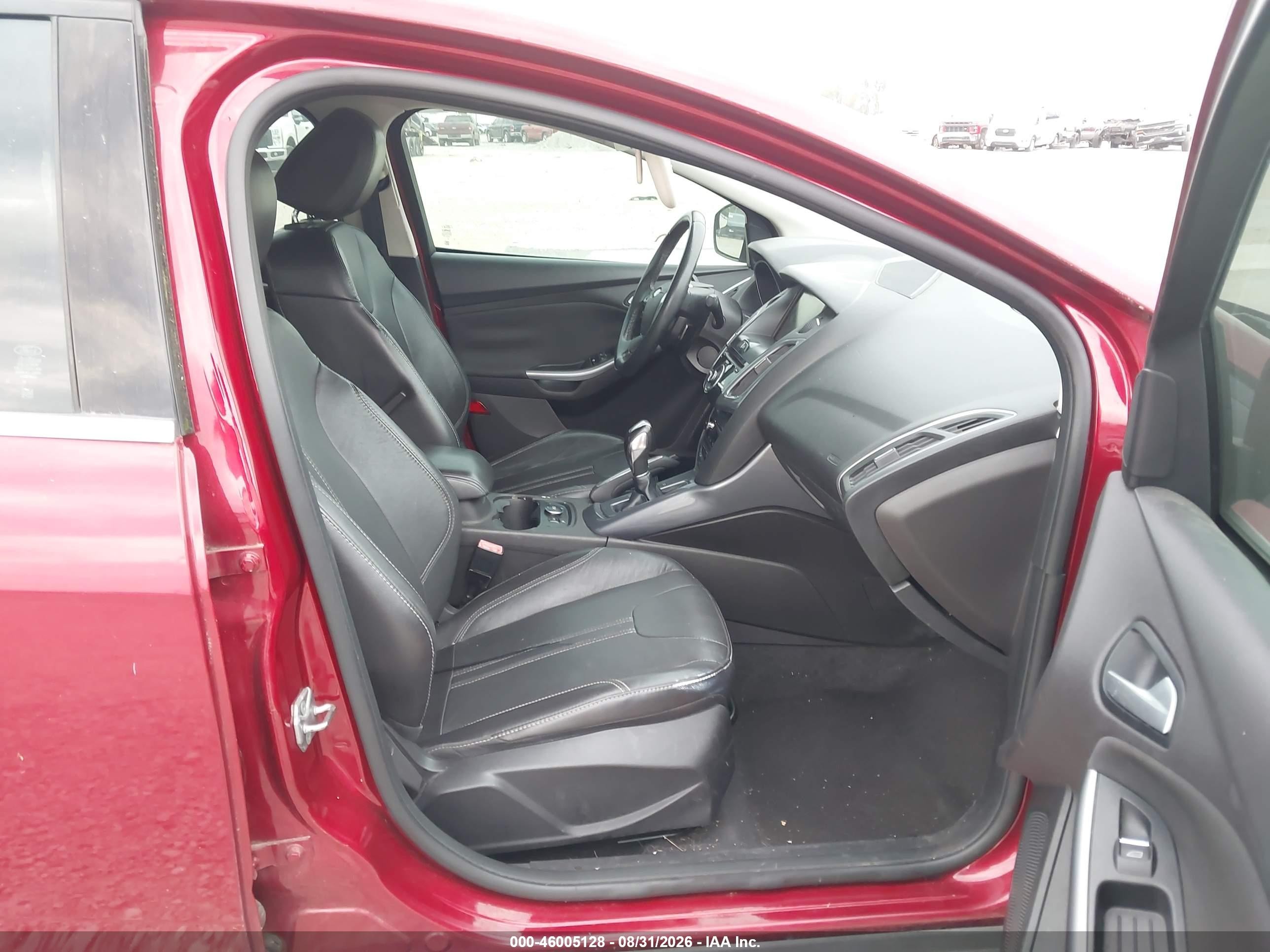 2013 Ford Focus Titanium Burgundy vin: 1FADP3J25DL311707