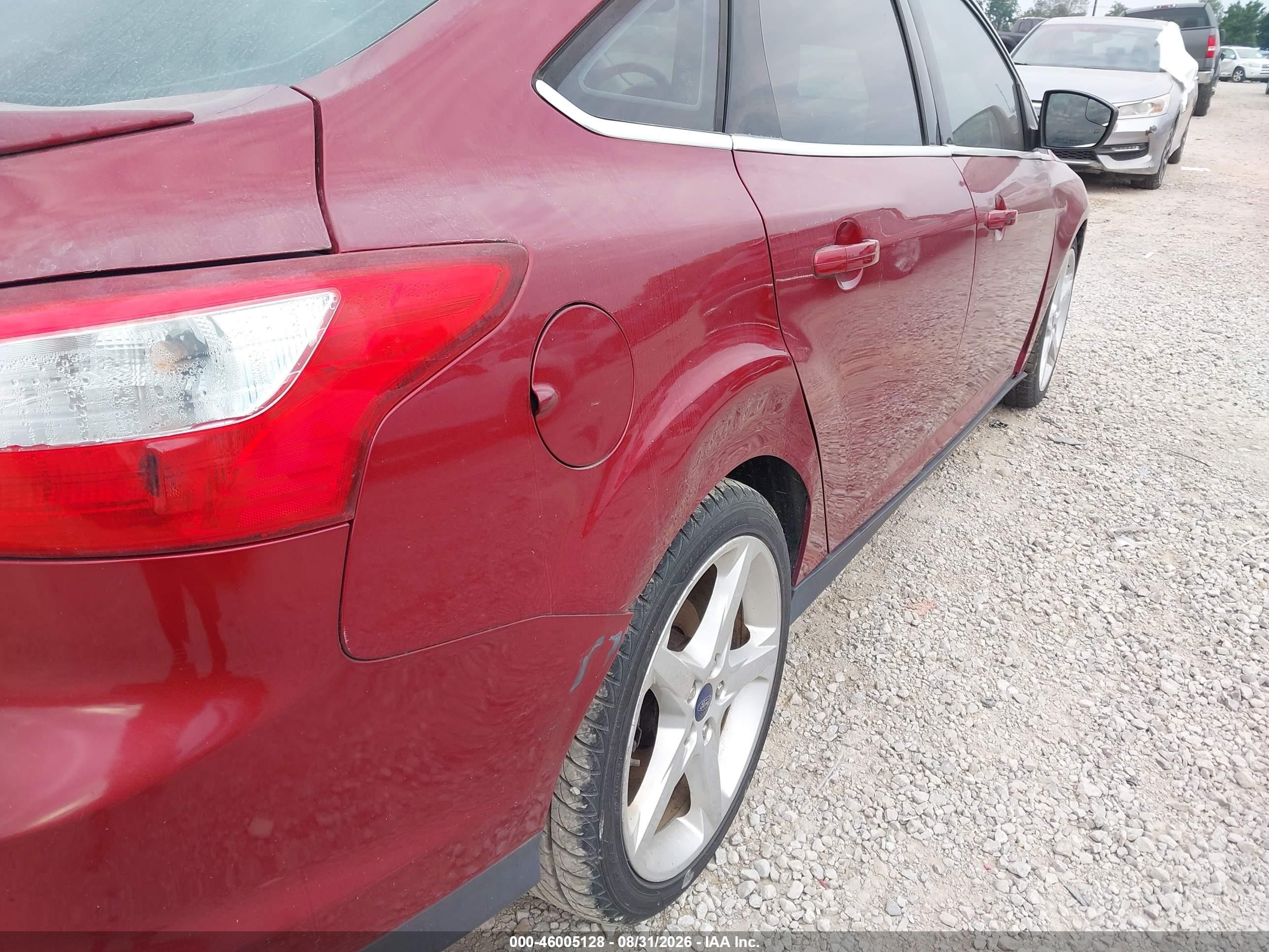 2013 Ford Focus Titanium Burgundy vin: 1FADP3J25DL311707