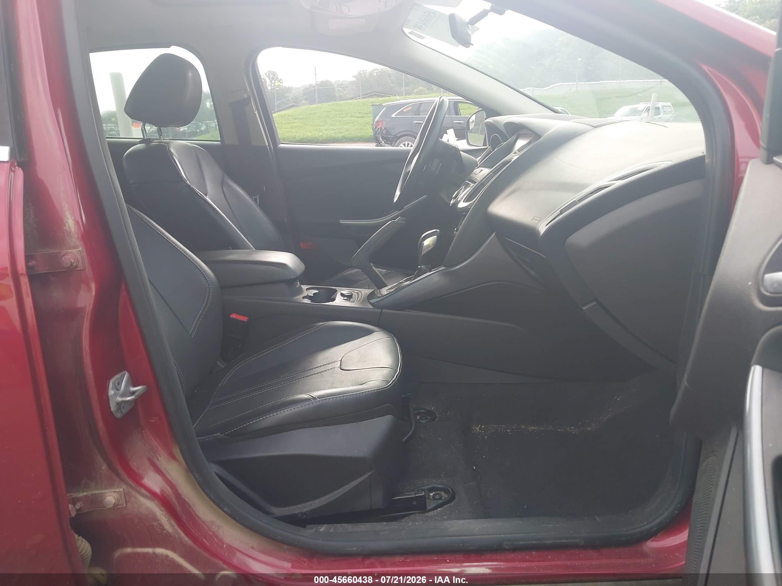 2013 Ford Focus Titanium Red vin: 1FADP3J25DL369378