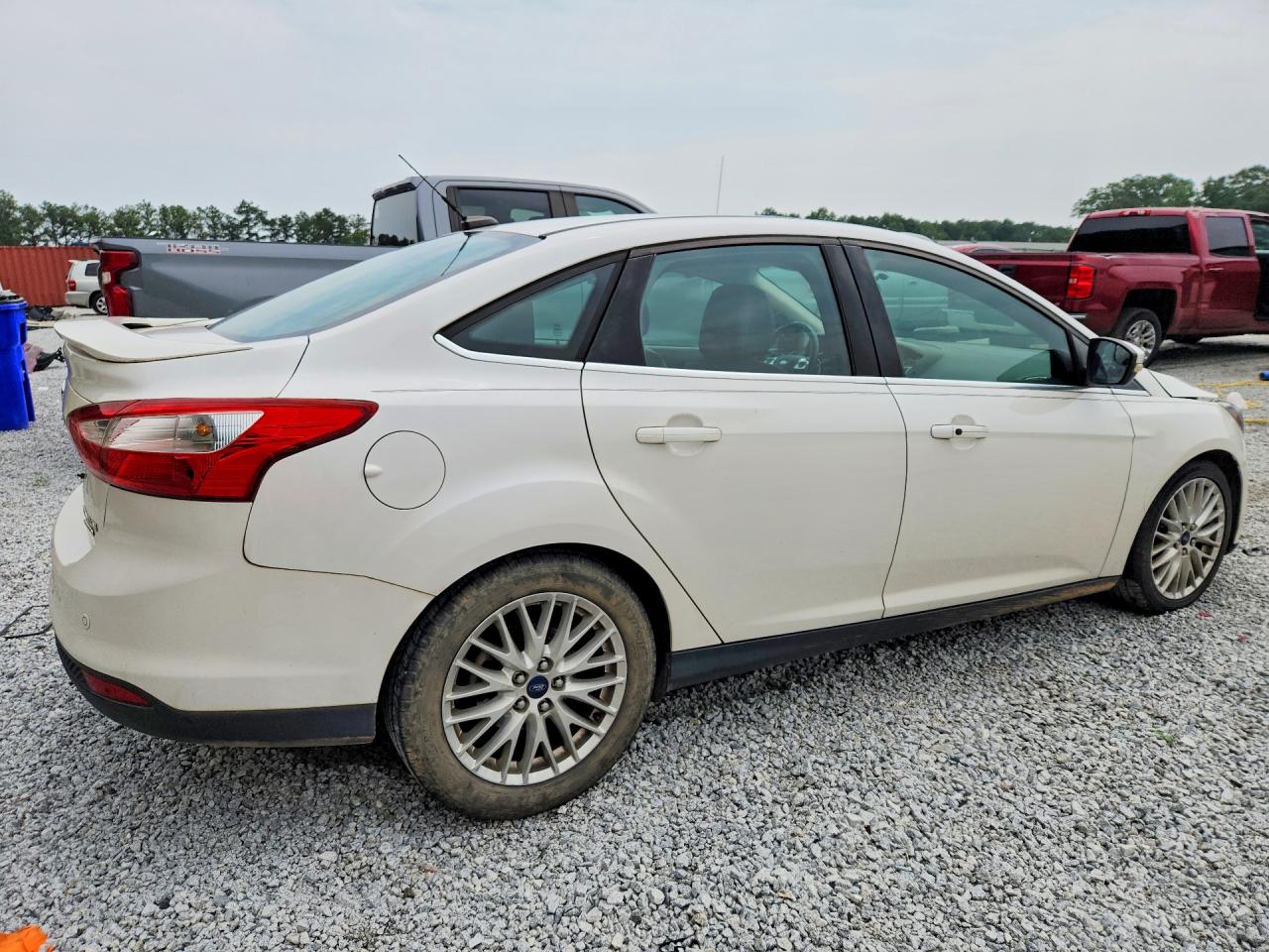 2014 Ford Focus Titanium White vin: 1FADP3J25EL297907