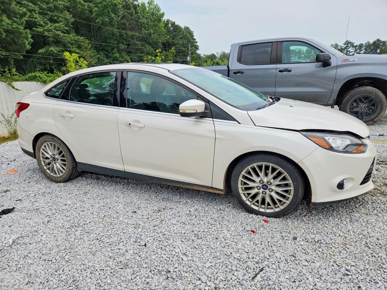 2014 Ford Focus Titanium White vin: 1FADP3J25EL297907