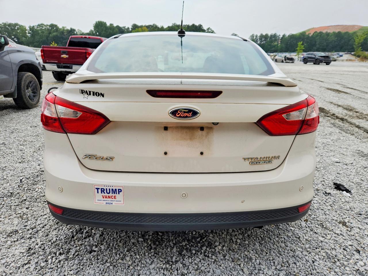 2014 Ford Focus Titanium White vin: 1FADP3J25EL297907