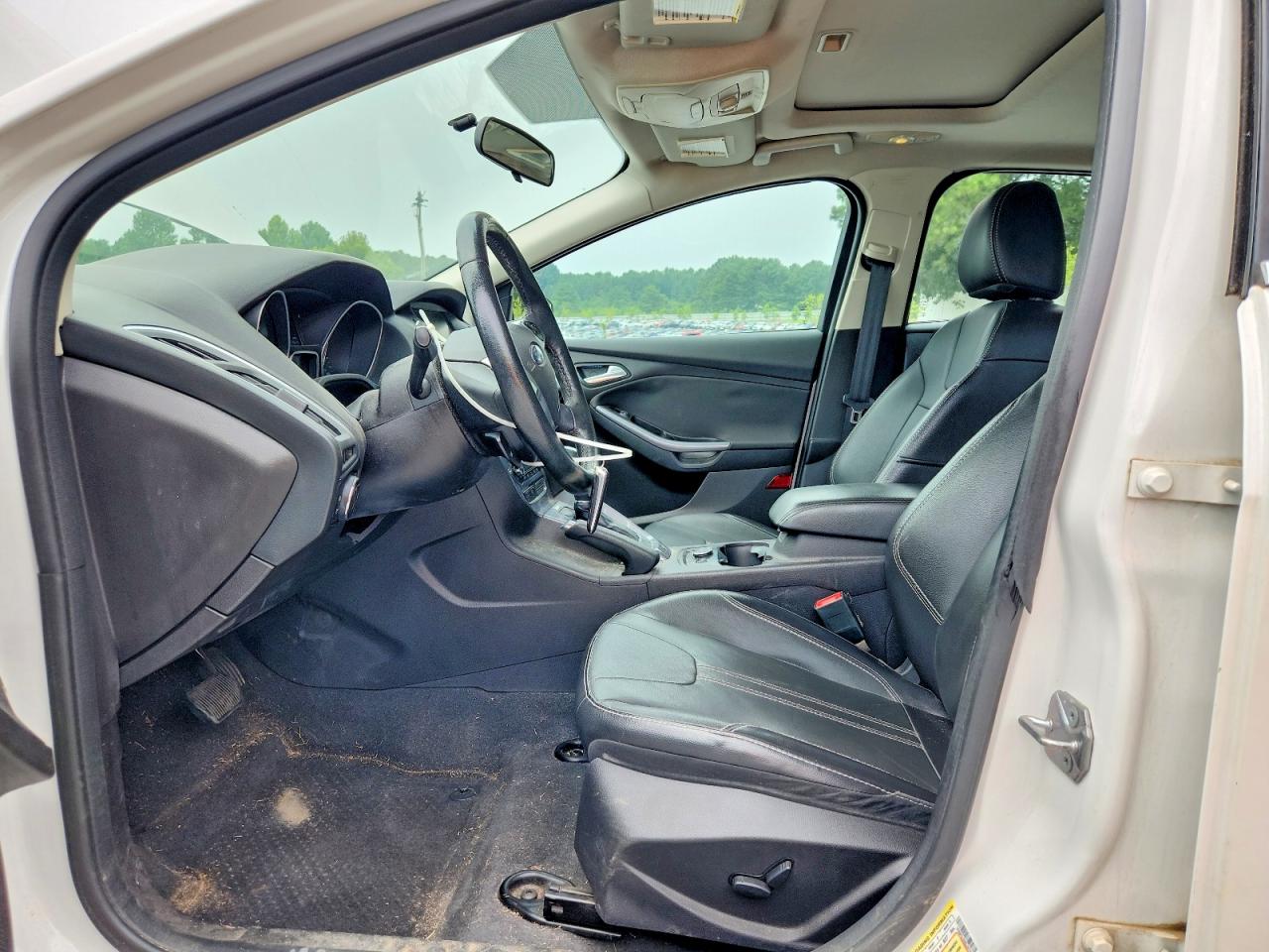 2014 Ford Focus Titanium White vin: 1FADP3J25EL297907