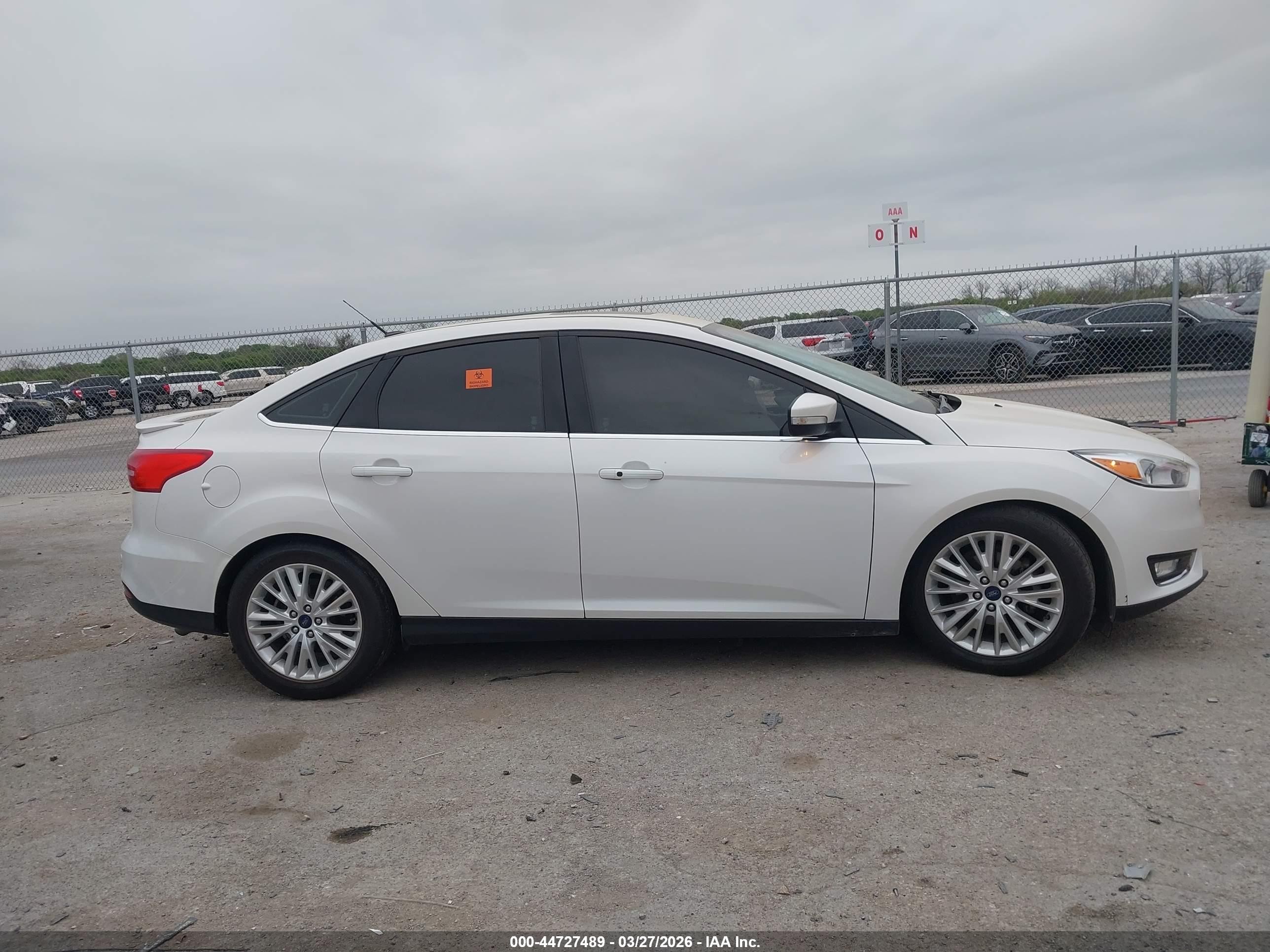 2016 Ford Focus Titanium White vin: 1FADP3J25GL310061