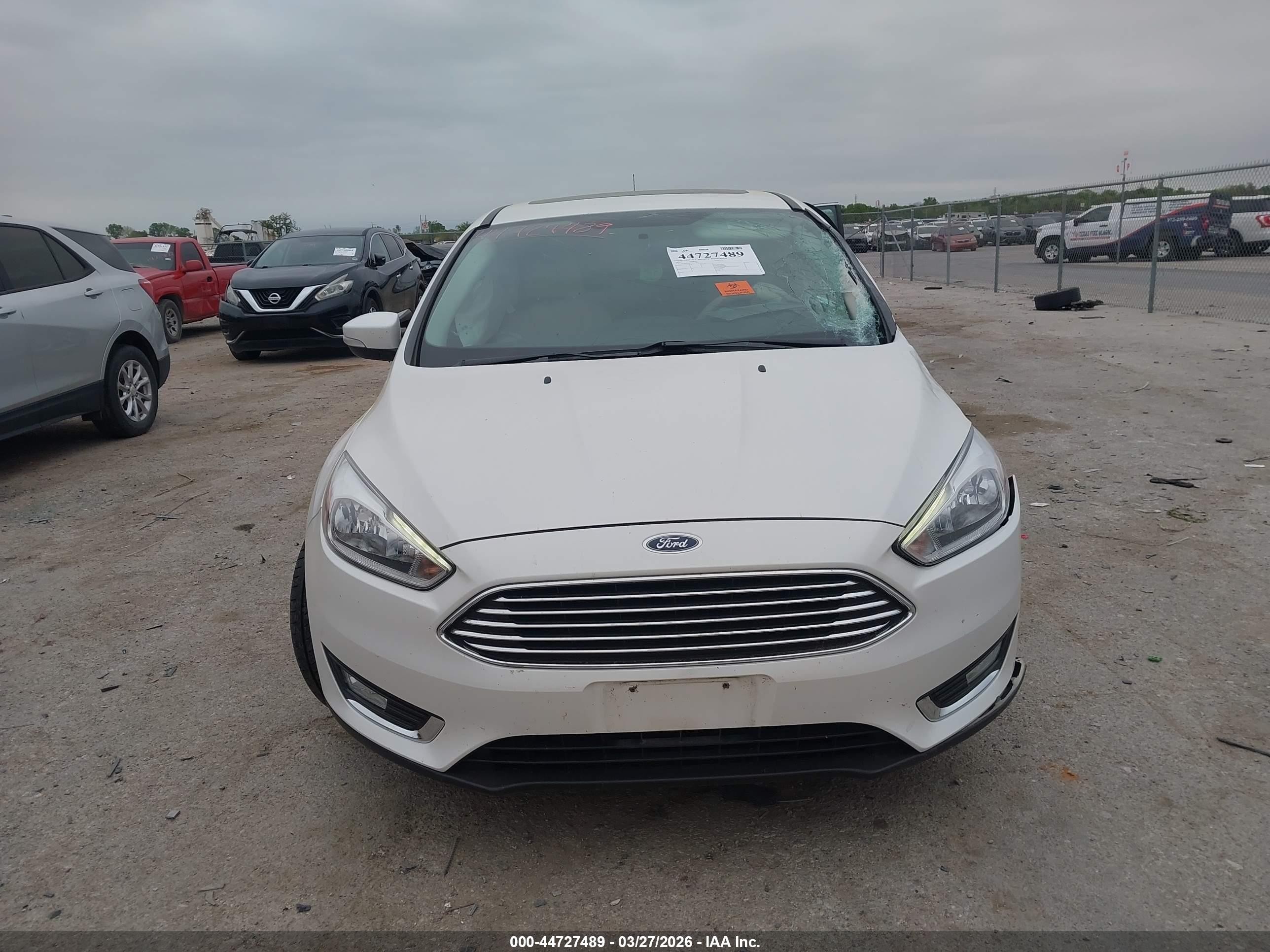 2016 Ford Focus Titanium White vin: 1FADP3J25GL310061
