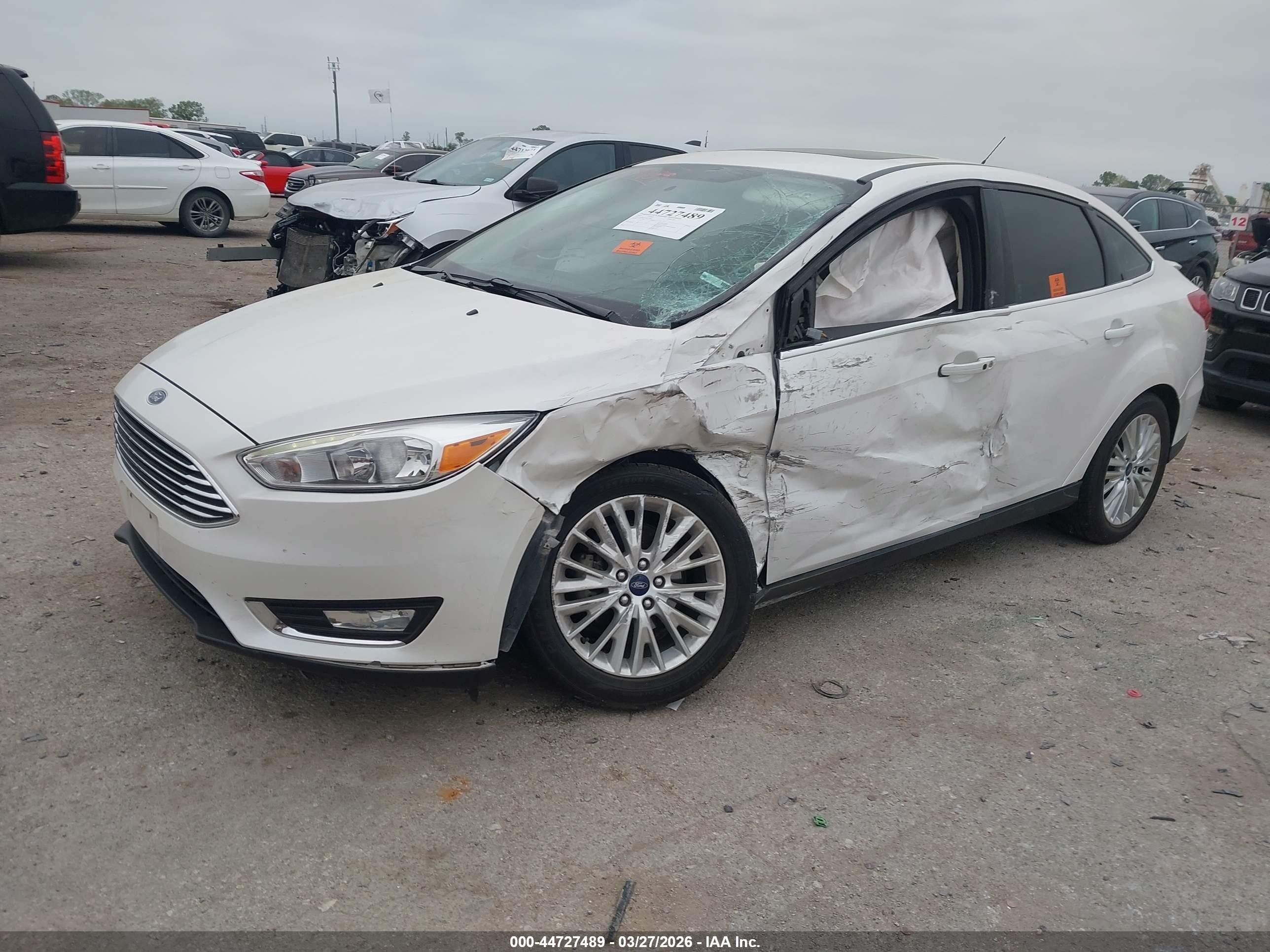 2016 Ford Focus Titanium White vin: 1FADP3J25GL310061