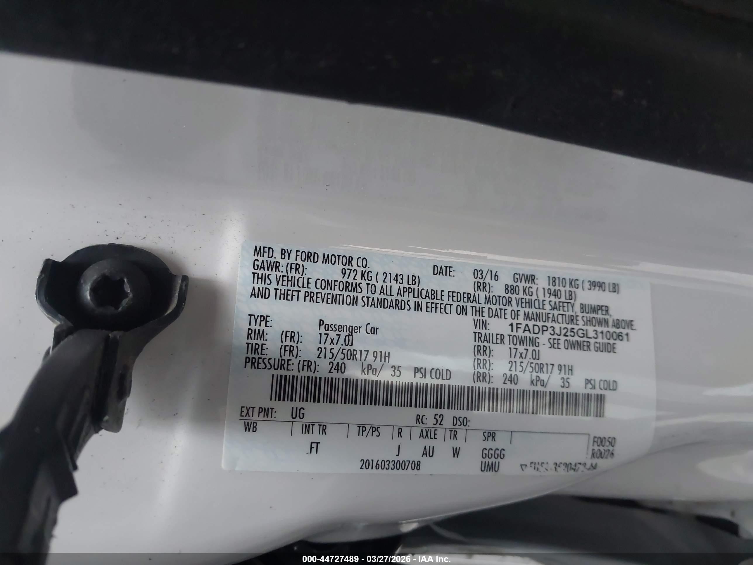 2016 Ford Focus Titanium White vin: 1FADP3J25GL310061