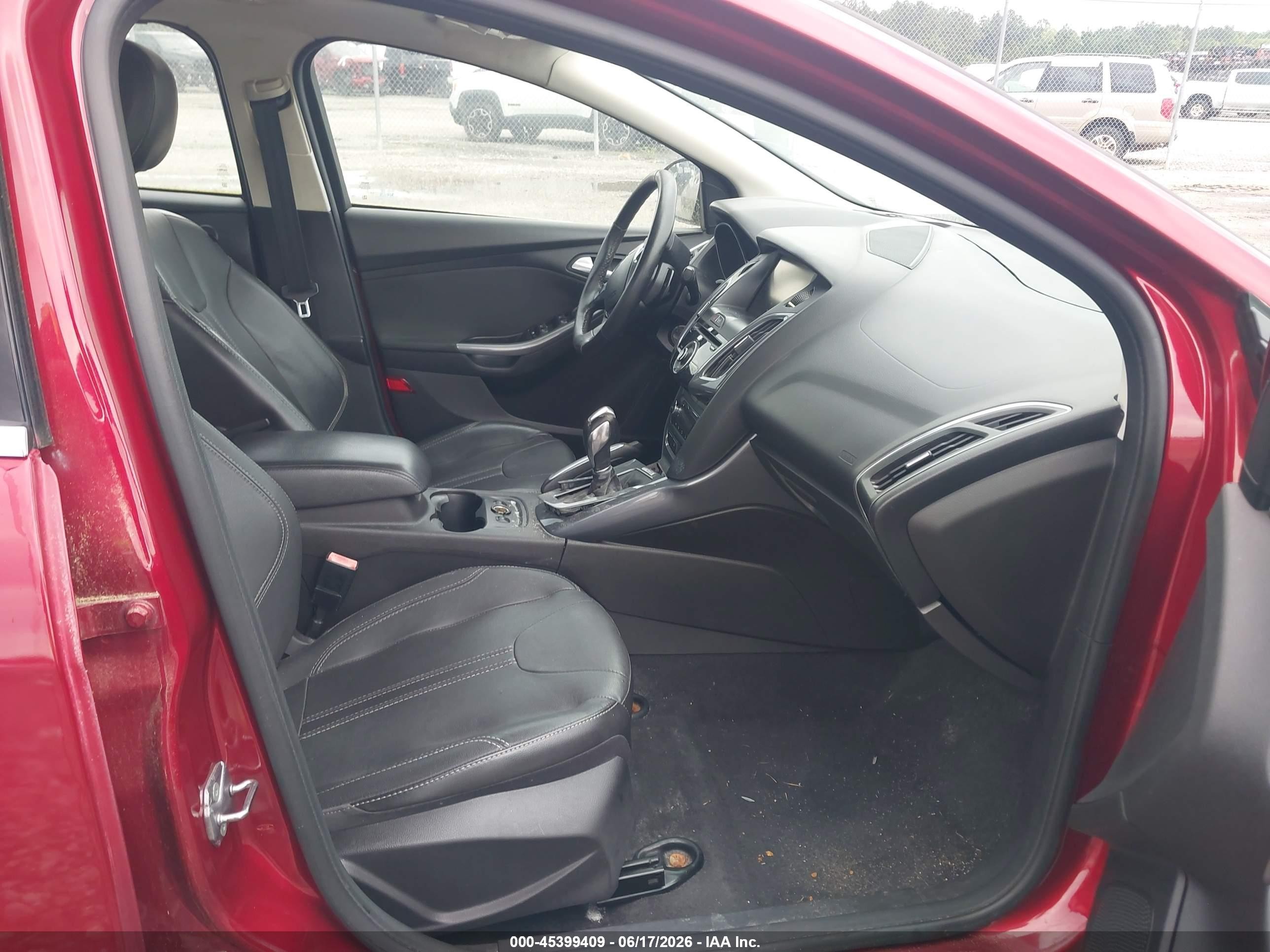 2013 Ford Focus Titanium Red vin: 1FADP3J26DL198236