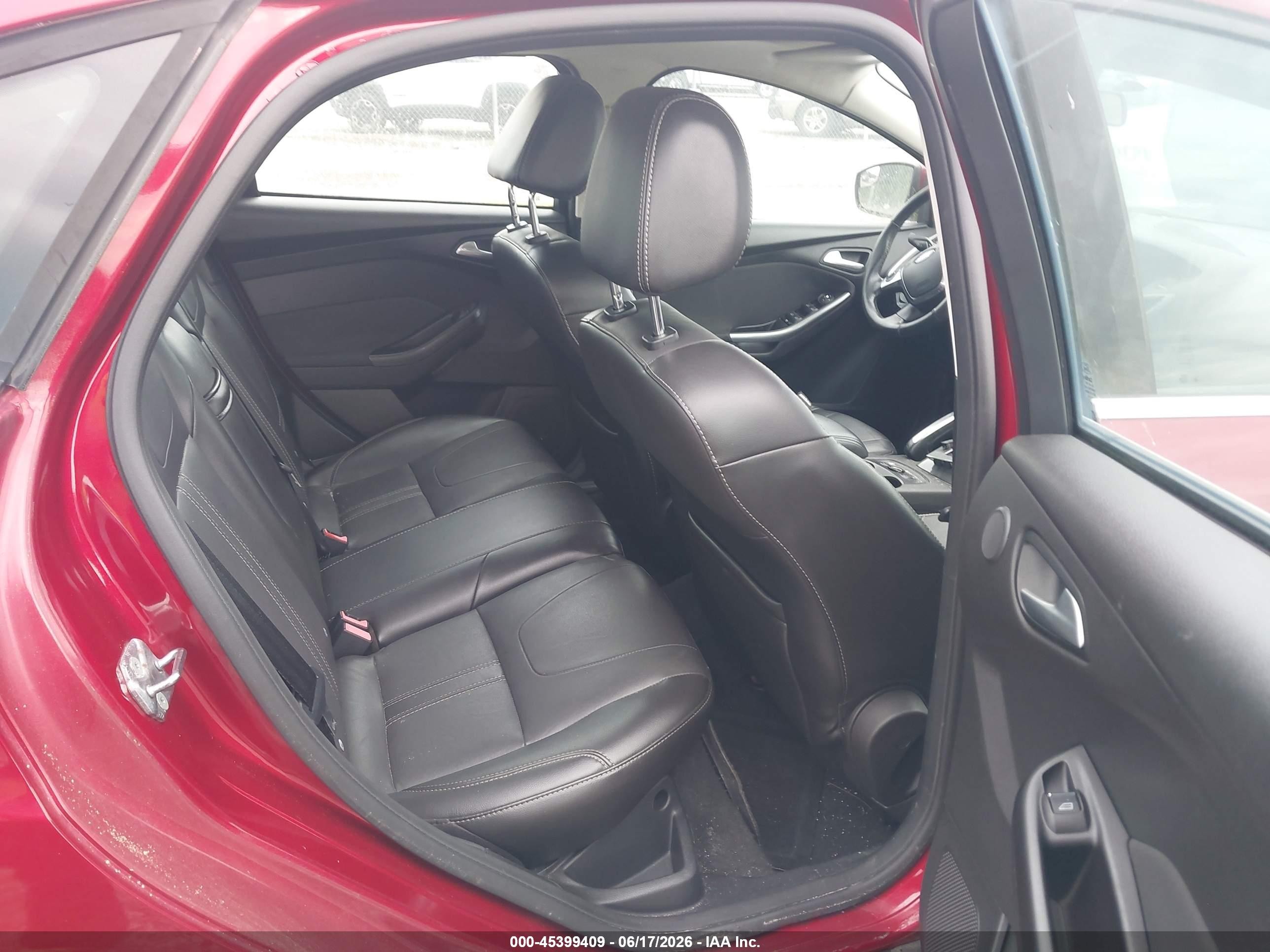 2013 Ford Focus Titanium Red vin: 1FADP3J26DL198236