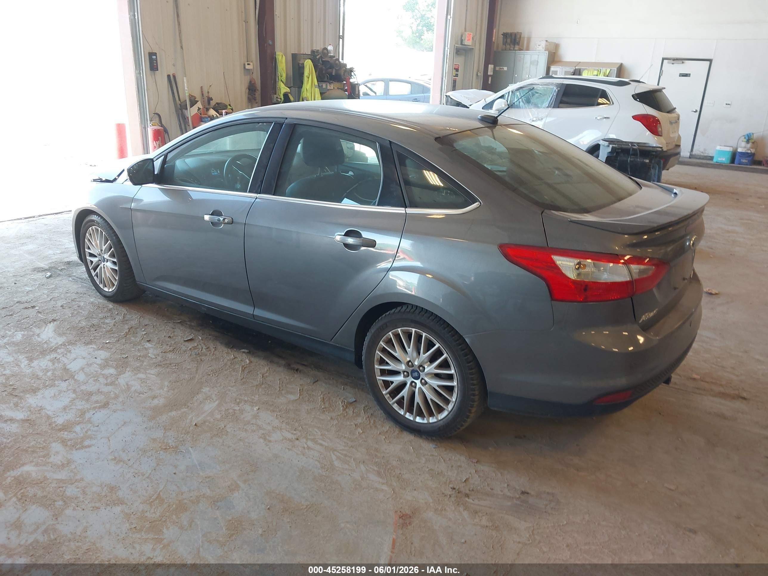 2013 Ford Focus Titanium Gray vin: 1FADP3J26DL283819