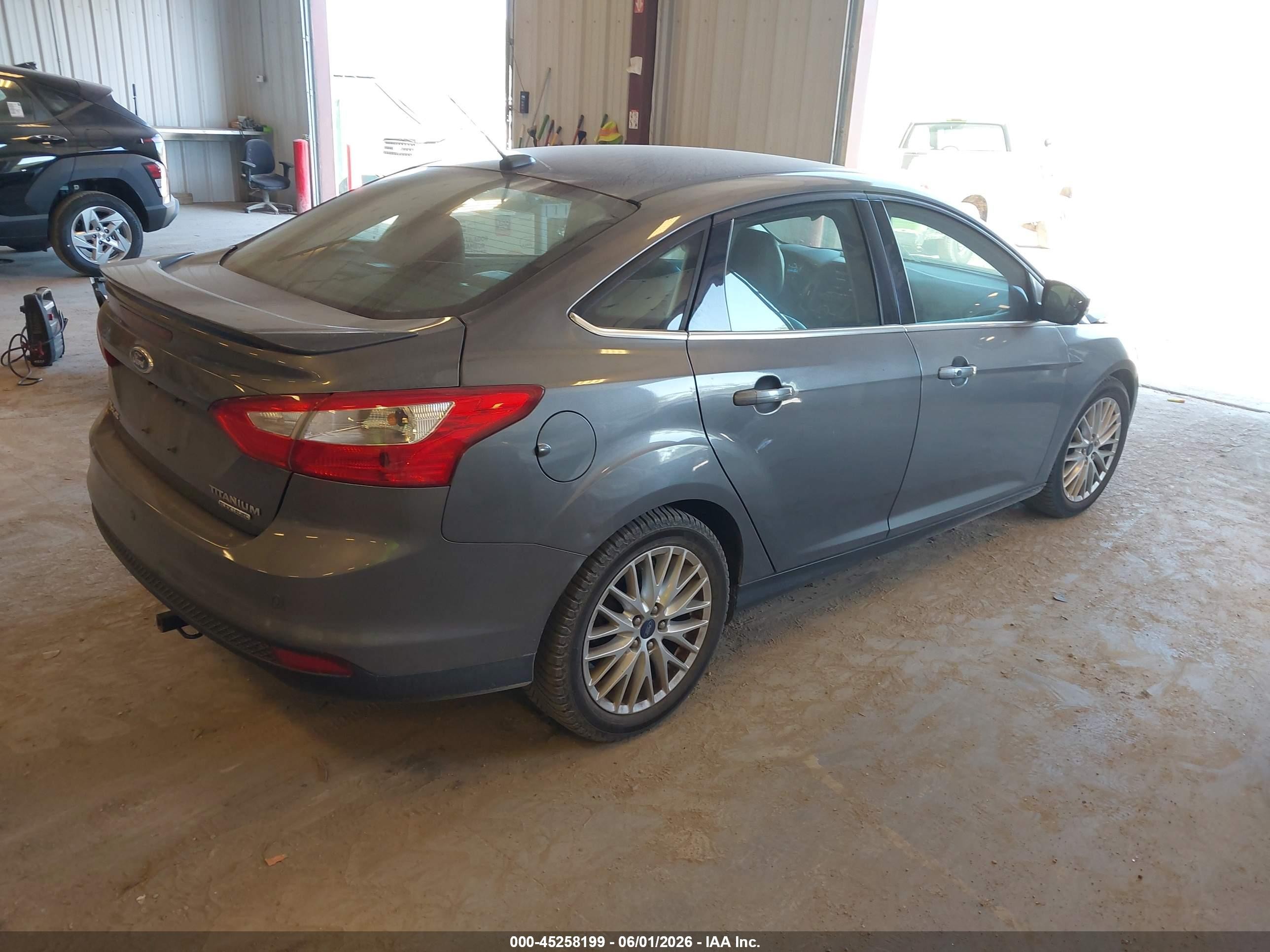 2013 Ford Focus Titanium Gray vin: 1FADP3J26DL283819