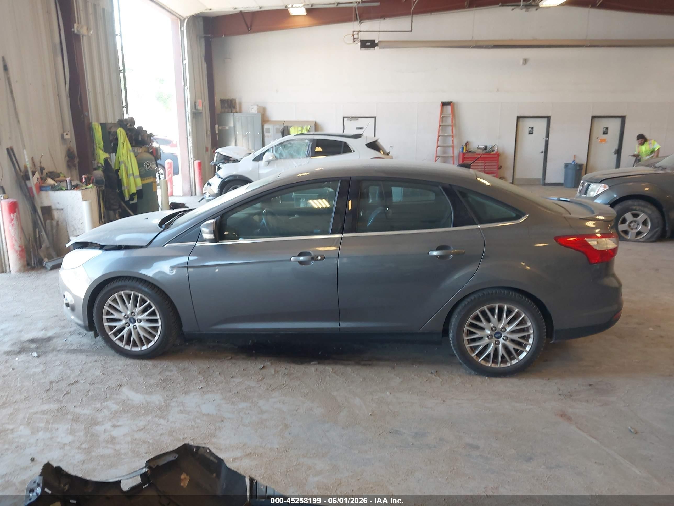 2013 Ford Focus Titanium Gray vin: 1FADP3J26DL283819