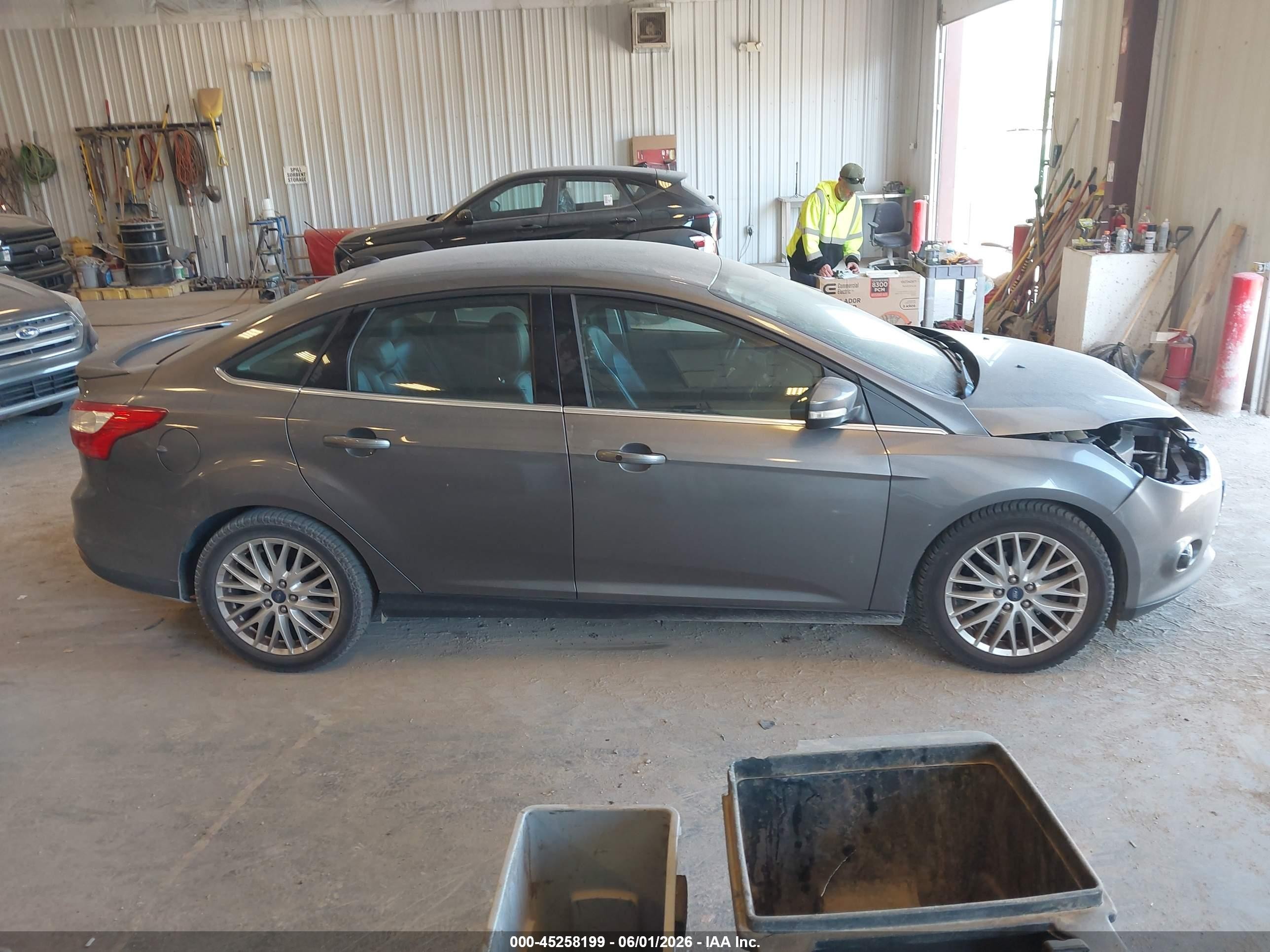 2013 Ford Focus Titanium Gray vin: 1FADP3J26DL283819