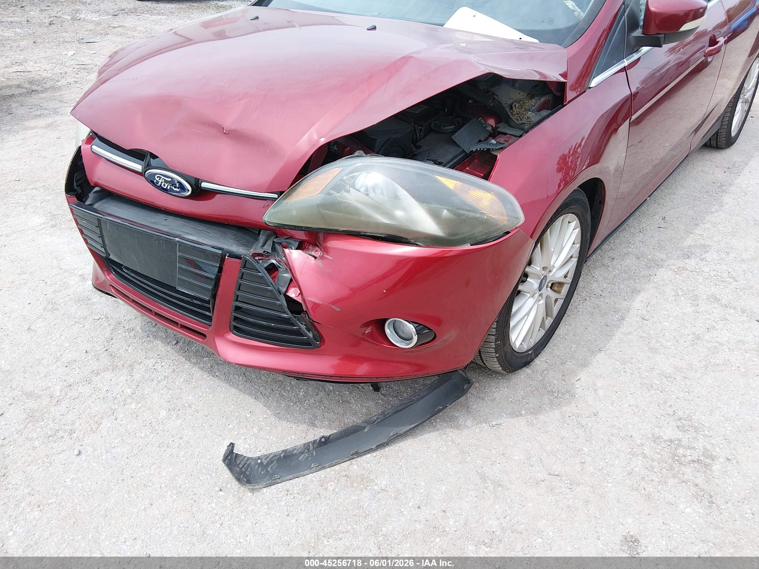 2014 Ford Focus Titanium Red vin: 1FADP3J26EL105412