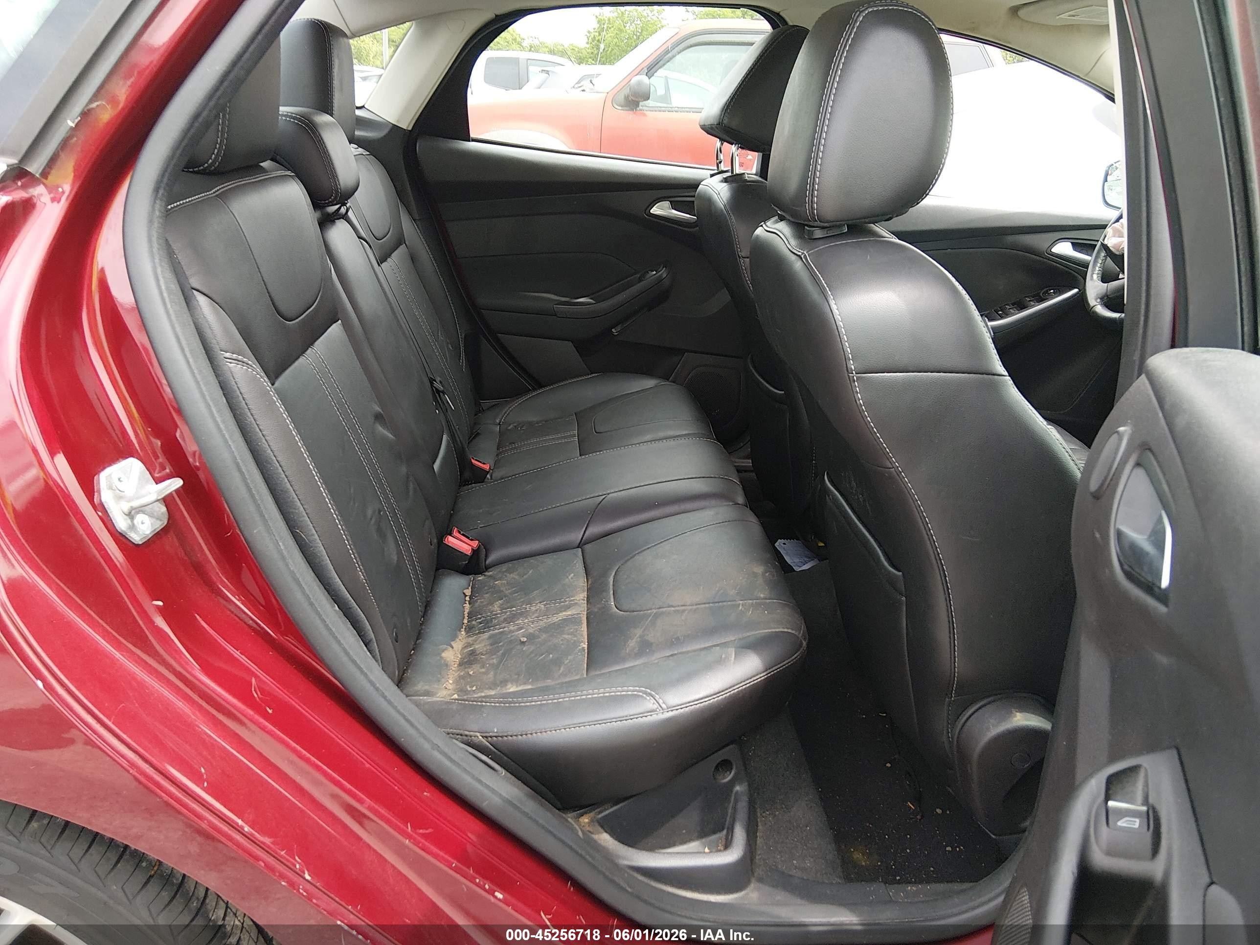 2014 Ford Focus Titanium Red vin: 1FADP3J26EL105412