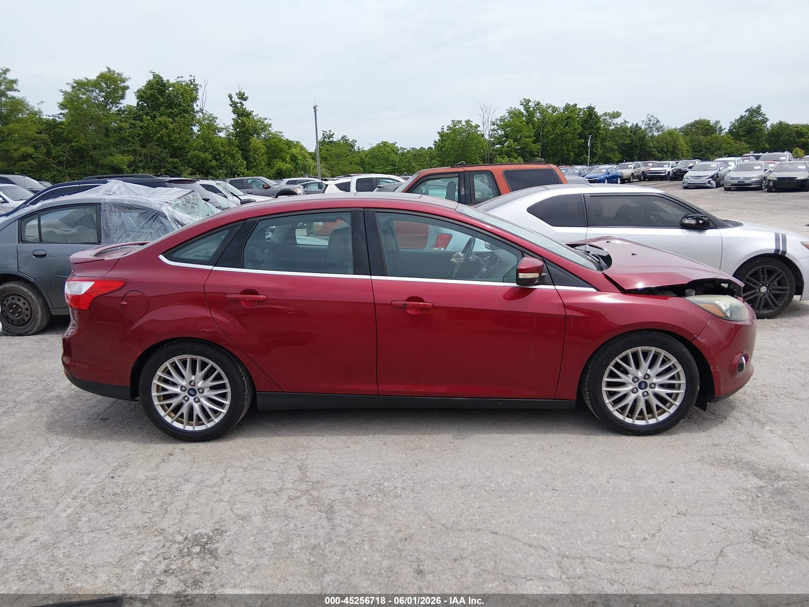 2014 Ford Focus Titanium Red vin: 1FADP3J26EL105412
