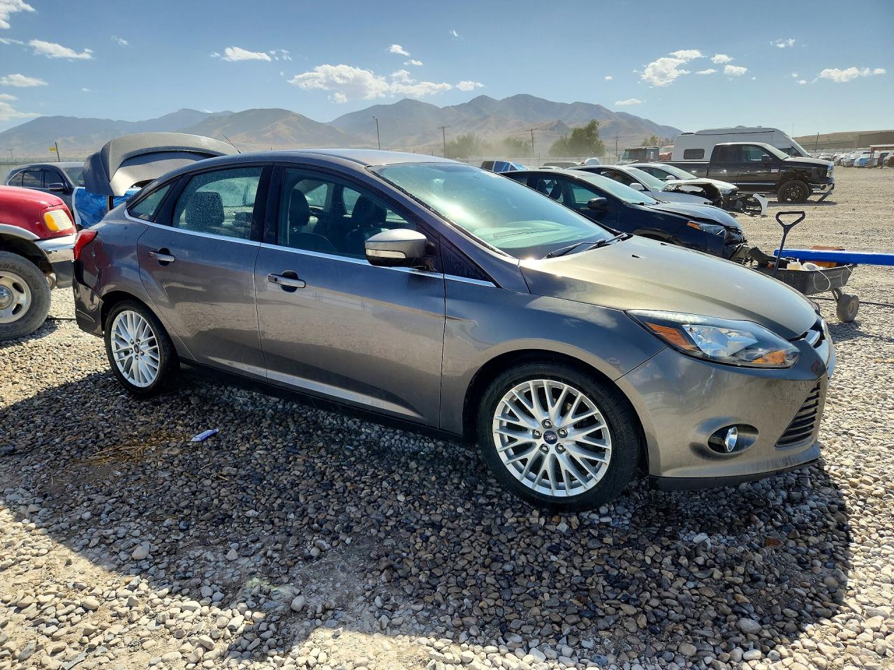 2014 Ford Focus Titanium Gray vin: 1FADP3J26EL225016