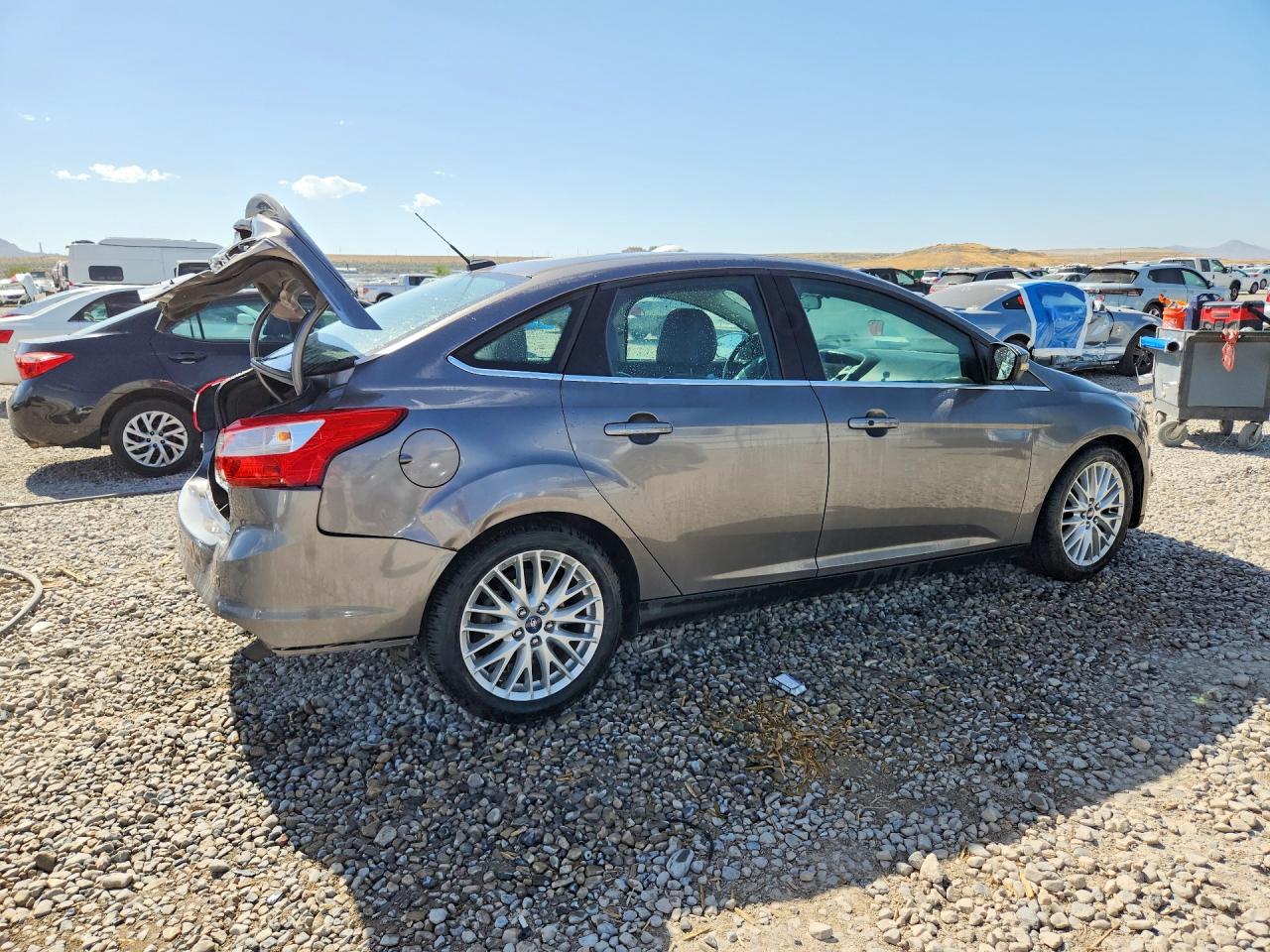 2014 Ford Focus Titanium Gray vin: 1FADP3J26EL225016